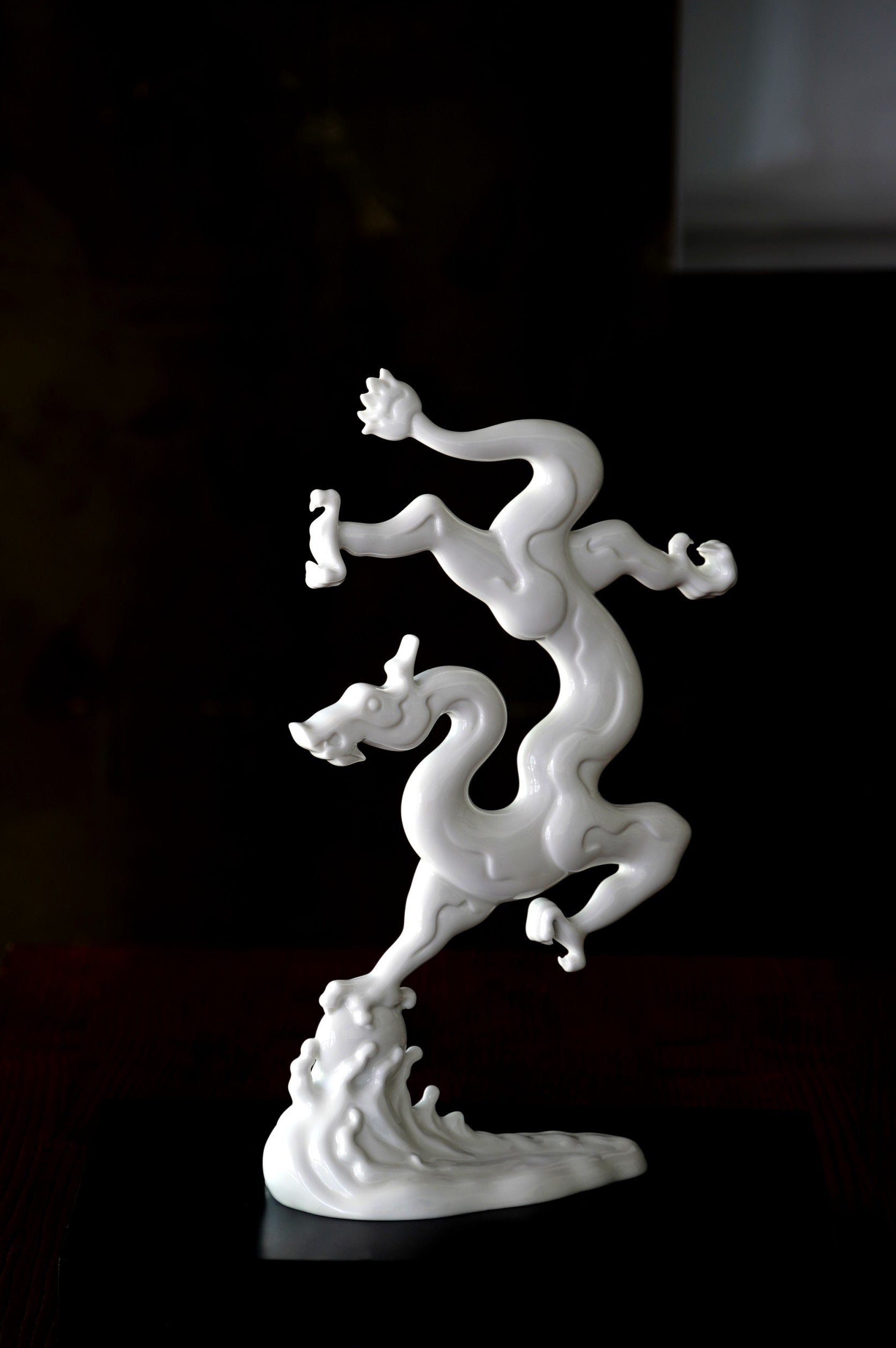 風雲龍年:八方新氣現代瓷器龍 慶新年活力能量 勝券在握