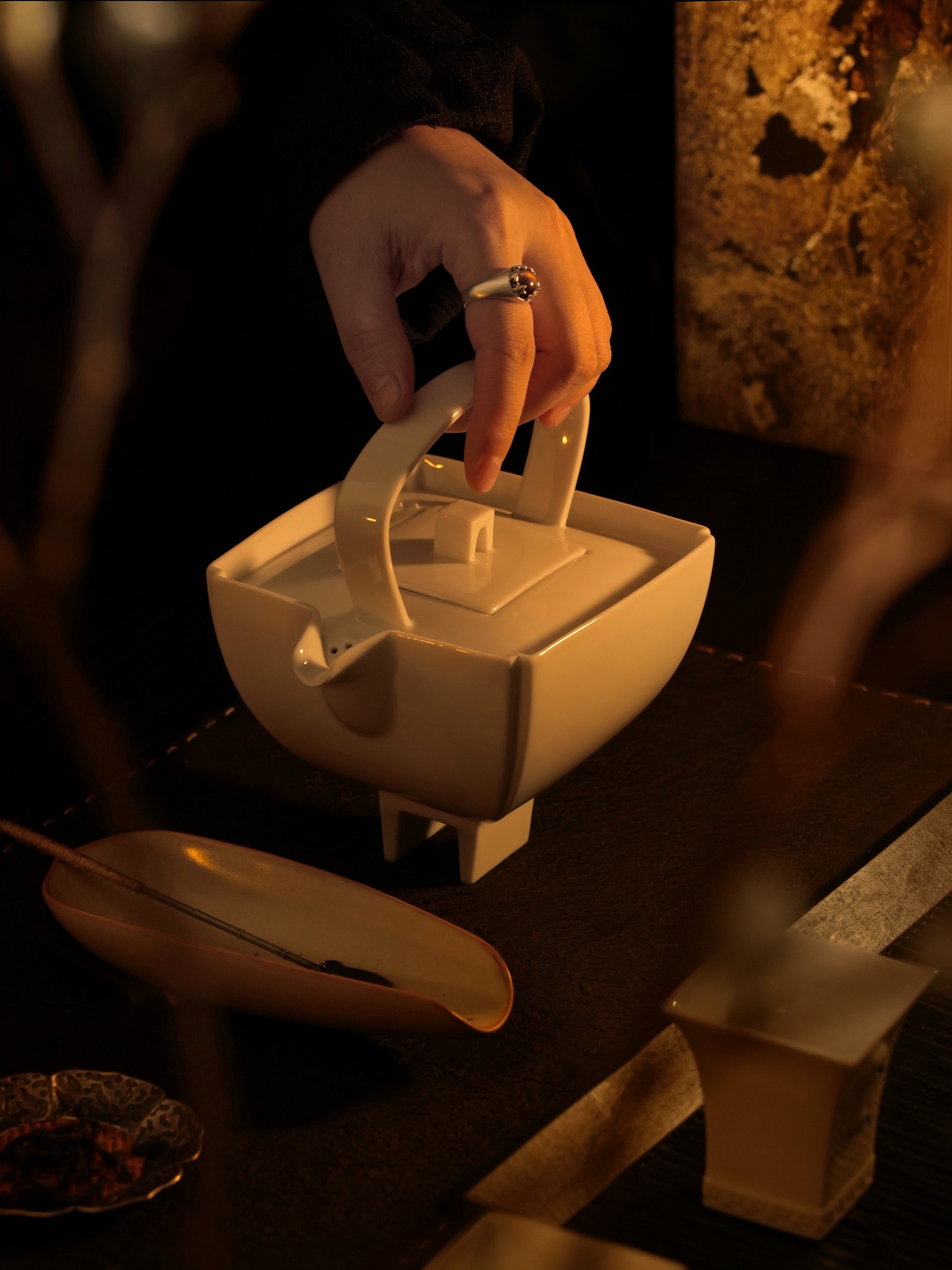 禪意生活美學|中秋節以茶會友,瓷器如何提升儀式感