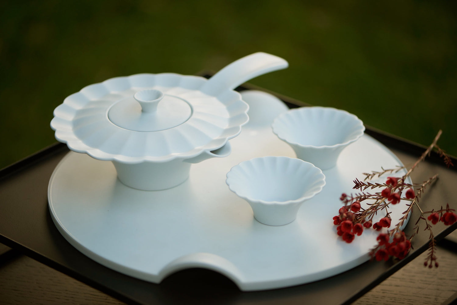 現代茶壺設計,將光影與山水律動融合為一,異托邦茶具美學,器物與人心對話的容器