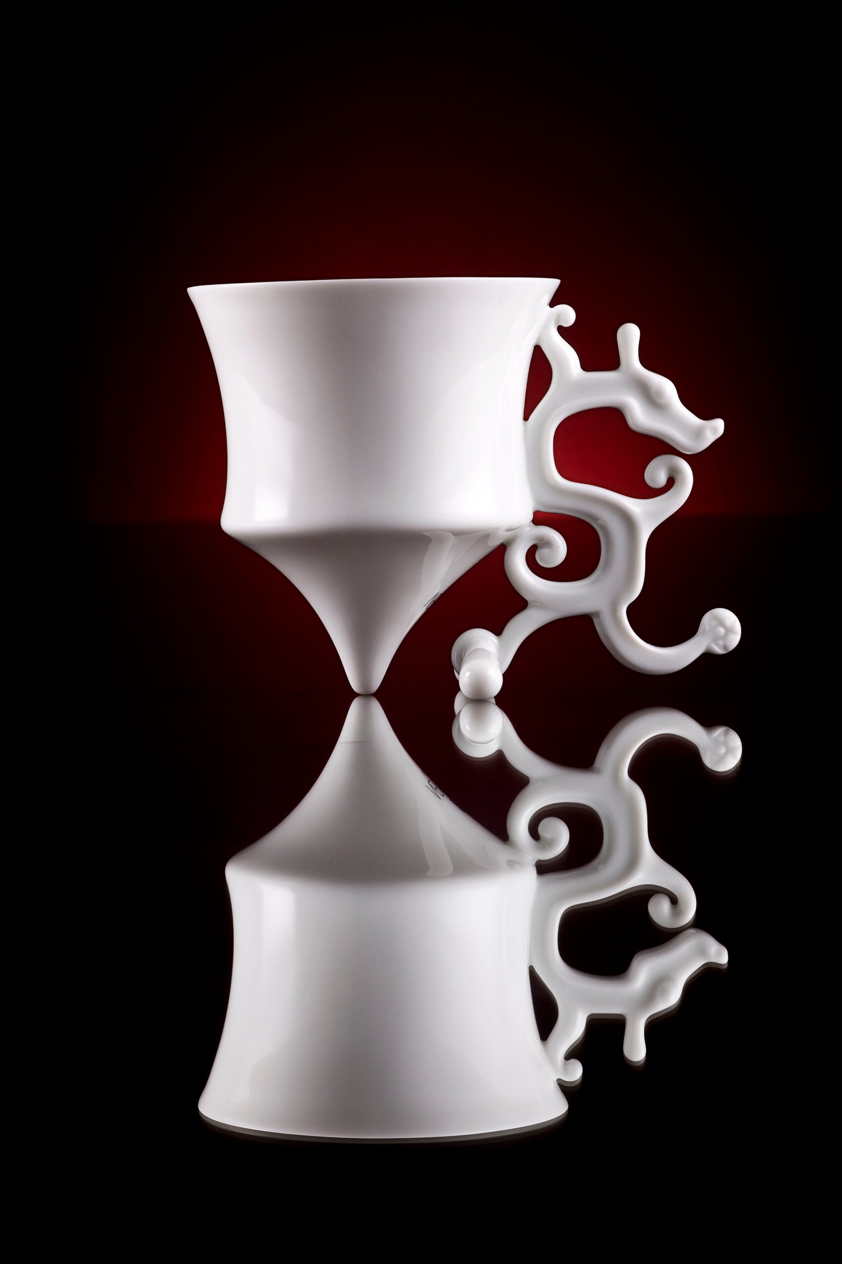 《龍尊》杯,可用於茶或咖啡。俠軍設計的現代白瓷茶,傳達生活美學