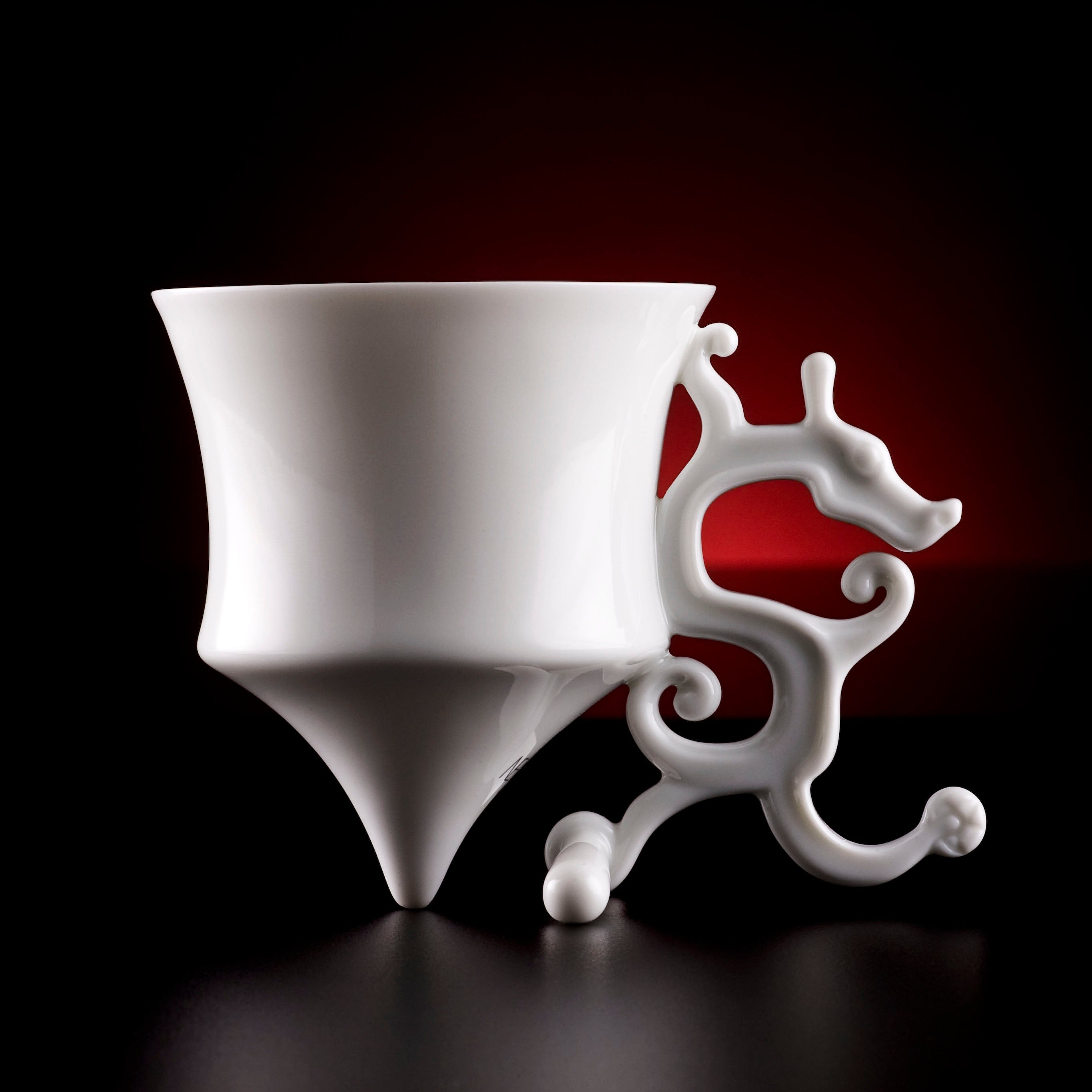 《龍尊》杯,可用於茶或咖啡。俠軍設計的現代白瓷茶杯,傳達生活美學