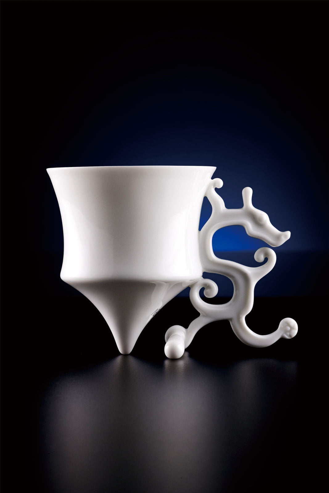 王俠軍設計的現代白瓷茶杯,傳達生活美學