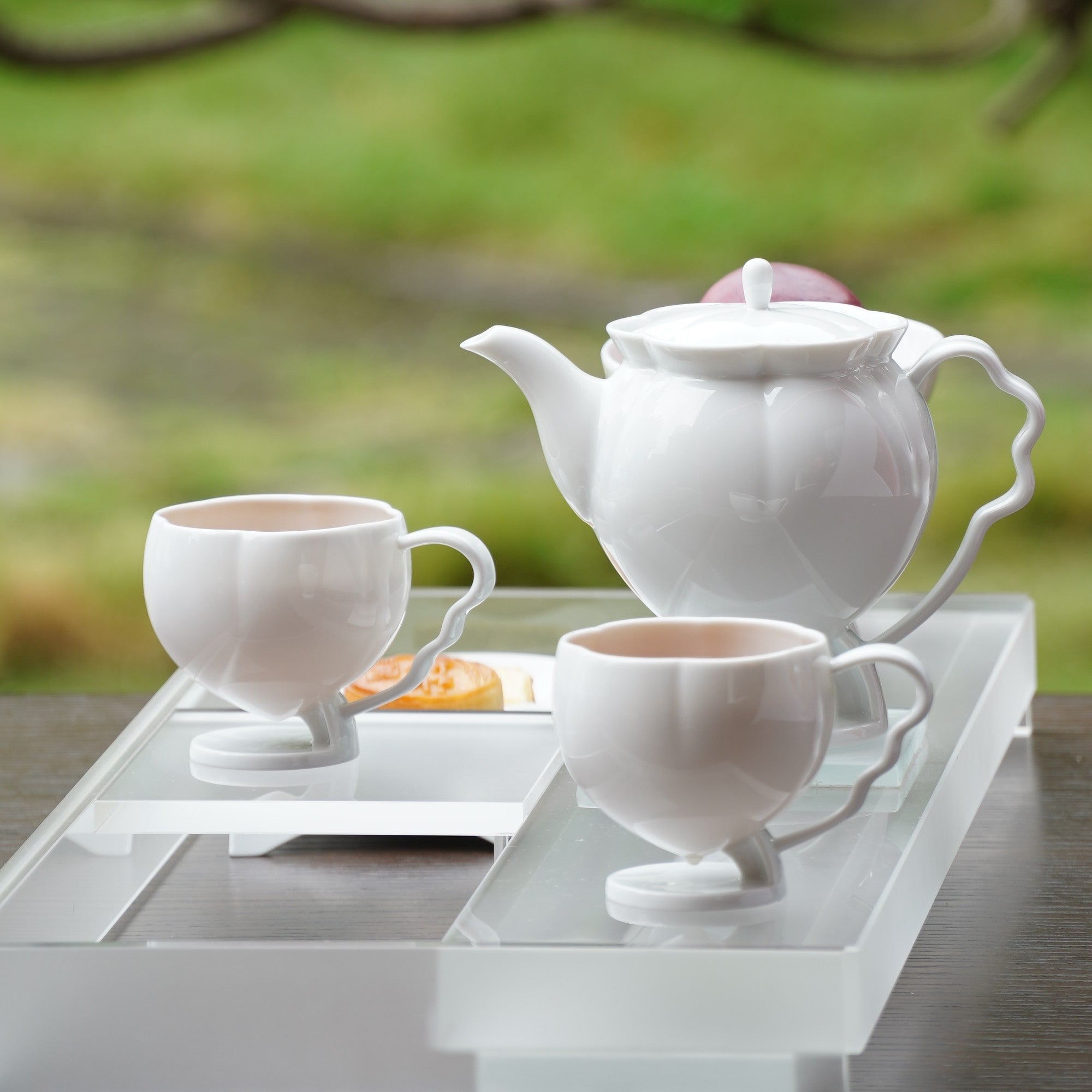 花神白瓷茶壺茶席情境・春日戶外擺設・八方新氣 NewChi Porcelain