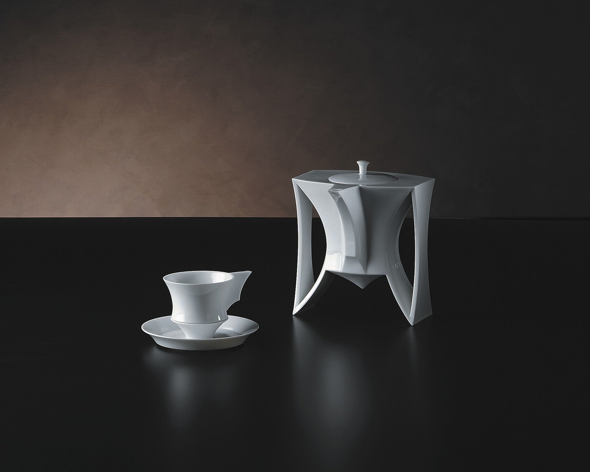 王俠軍作品《帝國記憶》,高腳茶器設計白瓷套組