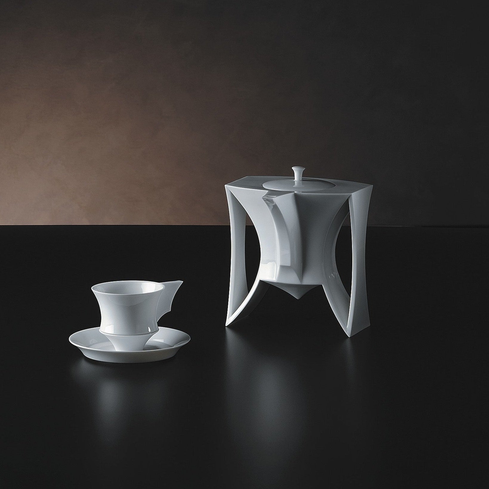 王俠軍作品《帝國記憶》,高腳茶器設計白瓷套組