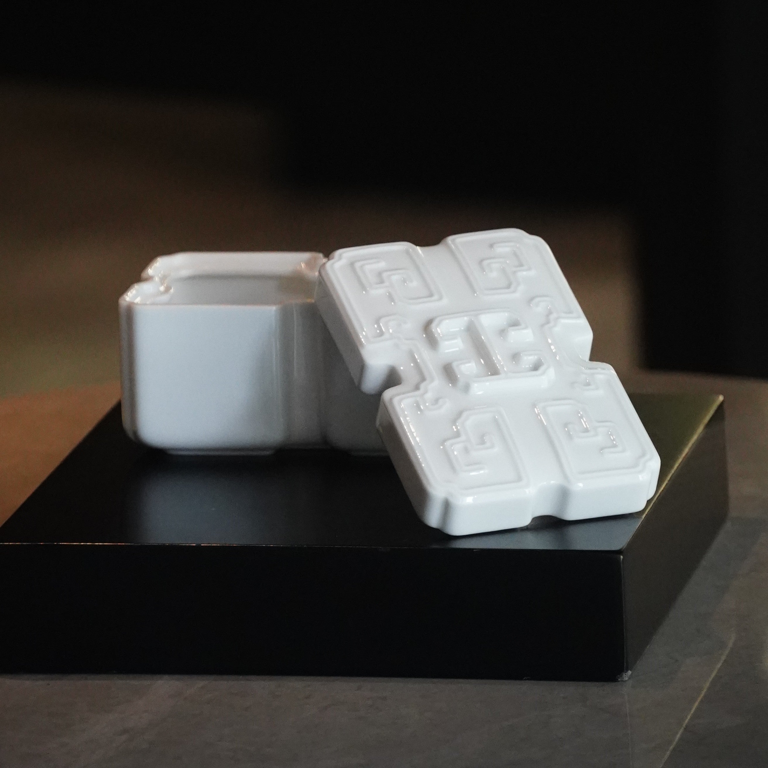 《吉壽年年》瓷盒開蓋展示—可作為首飾盒、果盒或居家典雅擺設的多功能藝術瓷器