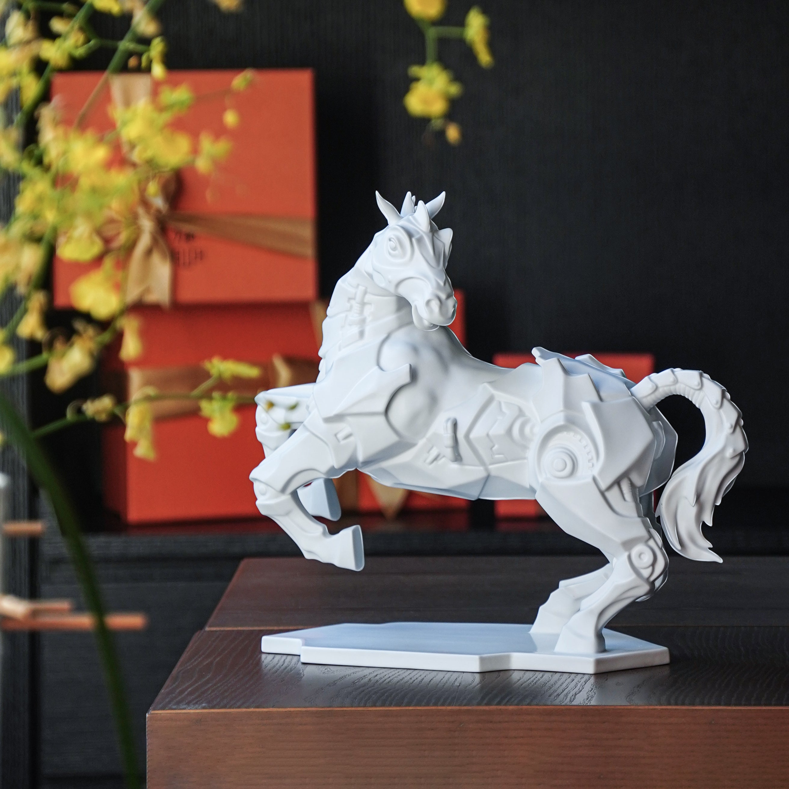 象徵人機結合的生肖馬擺飾,融合 AI 智慧與古代戰馬的力量