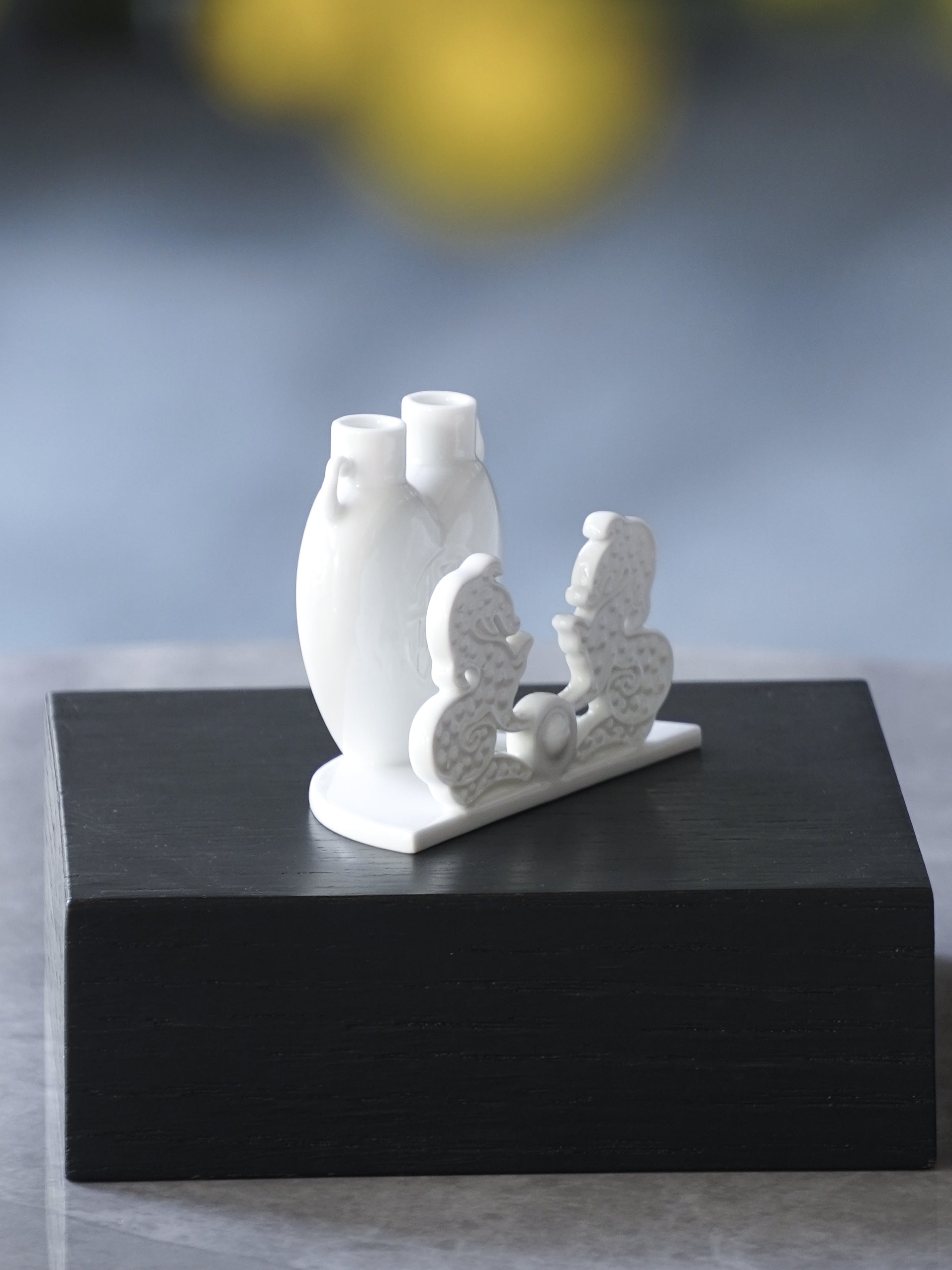 《萬事亨通》瓷器作品龍、珠、瓶三象合一的升遷禮首選,展現氣勢與祝福