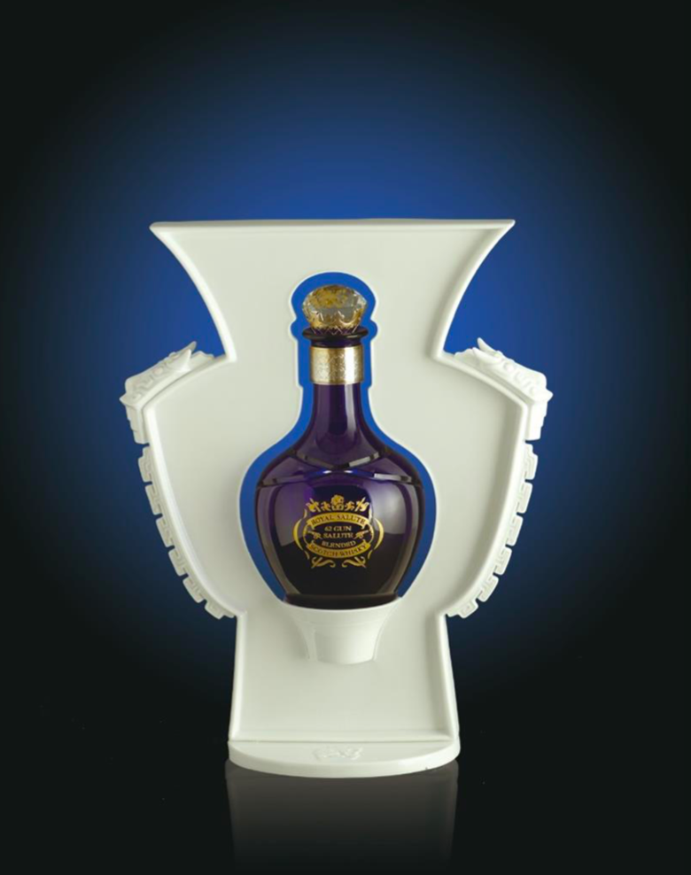 Royal Salute 皇家禮炮 × 八方新氣 聯名白瓷酒架,結合東方藝術與現代品飲文化的高端設計