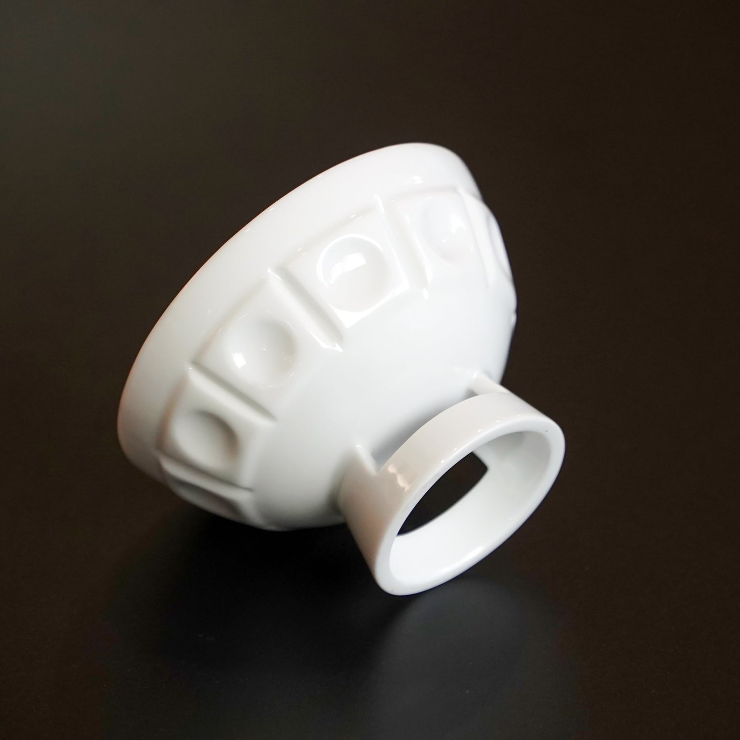 高足茶杯細節,杯身雕紋呈現