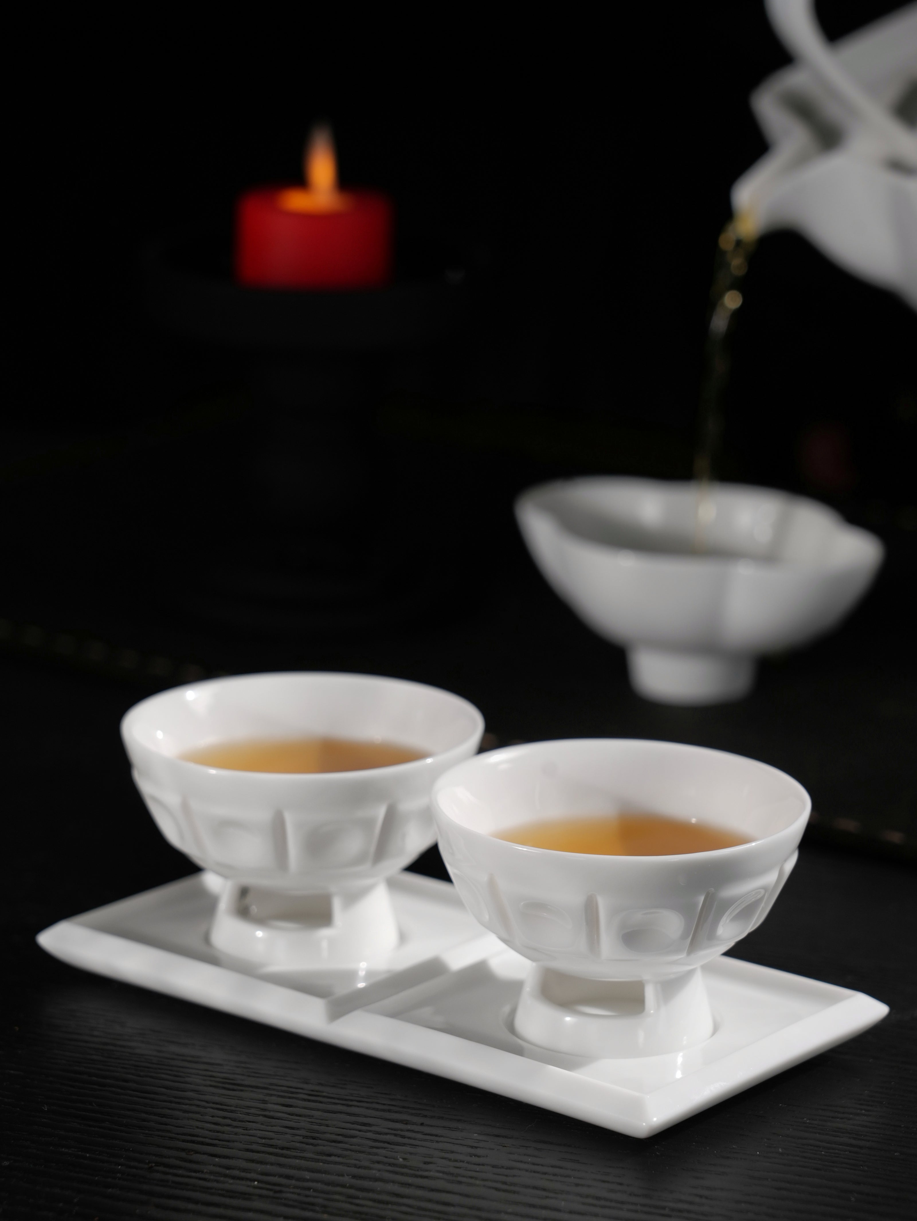 搭配長盤之茶席擺設,簡約現代