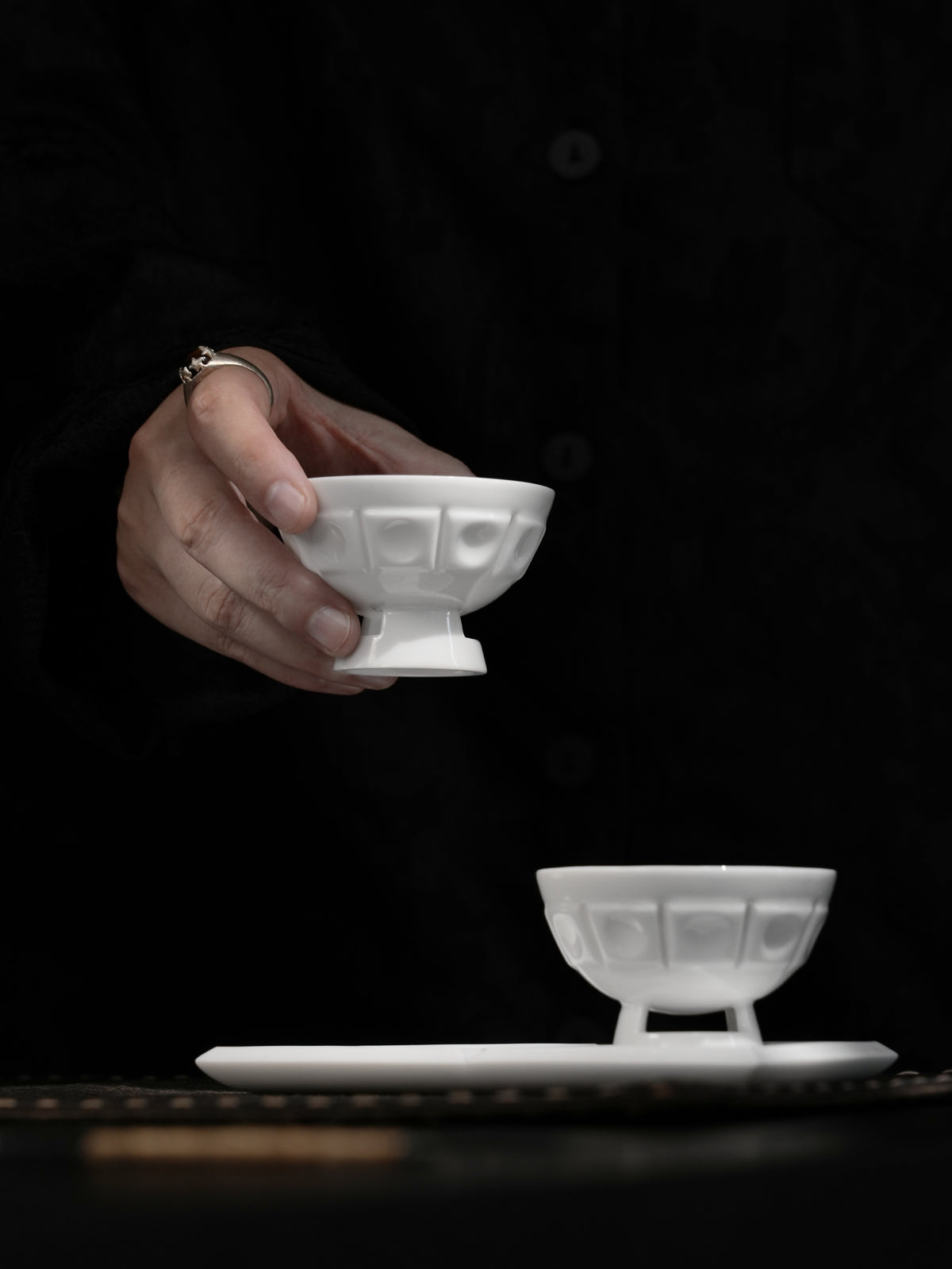 高足茶杯細節,杯身雕紋呈現