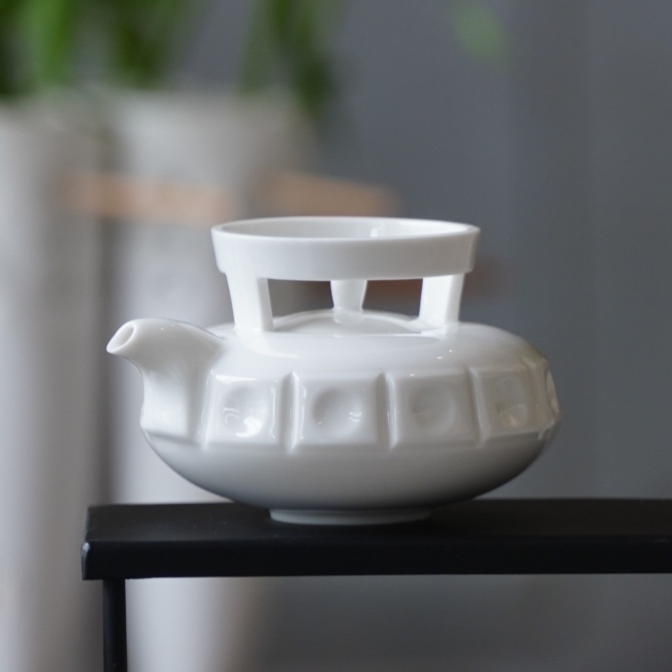 壺嘴與壺把細節,幾何切割靈感呈現