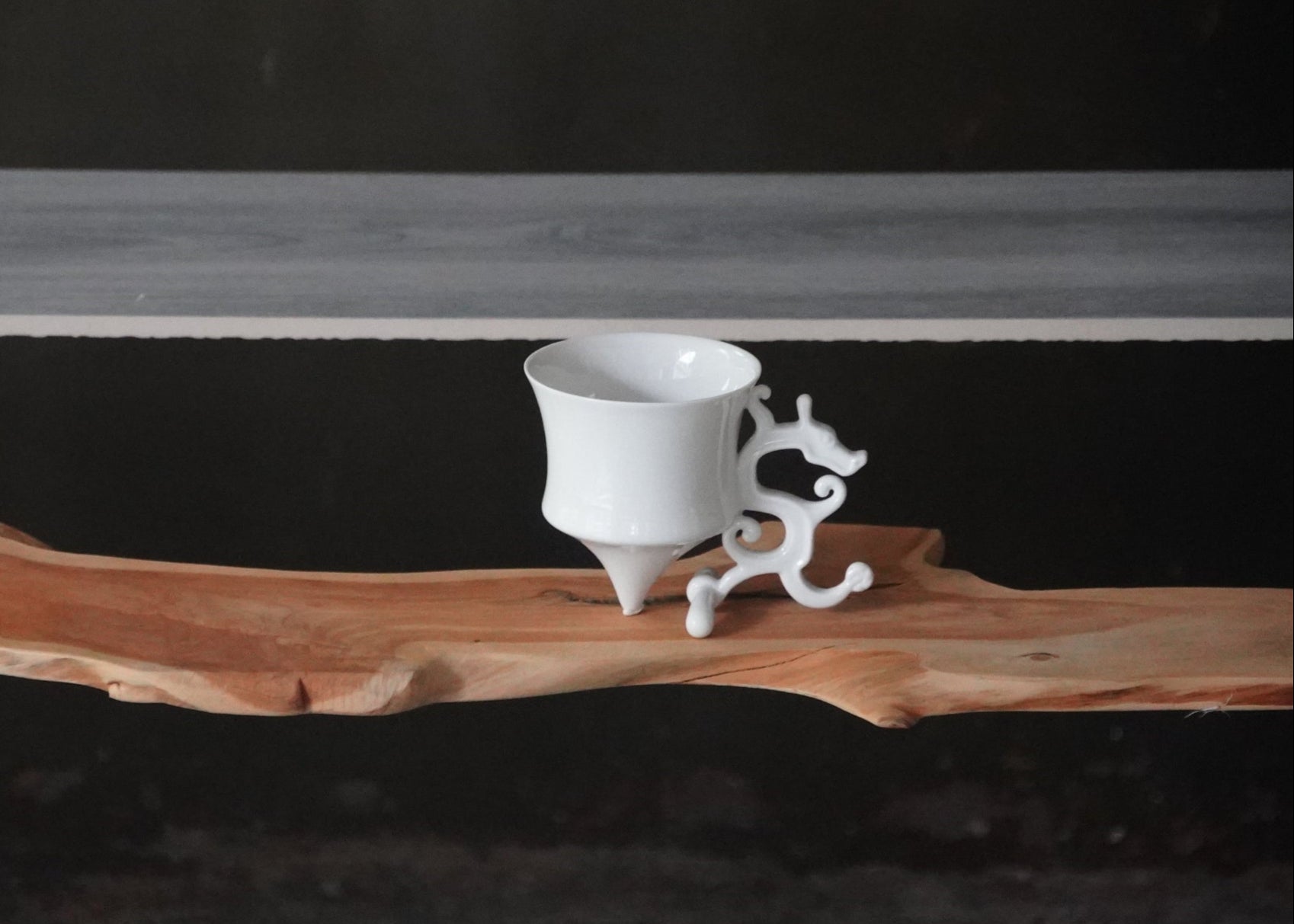 《龍尊》杯,可用於茶或咖啡。俠軍設計的現代白瓷茶杯,傳達生活美學