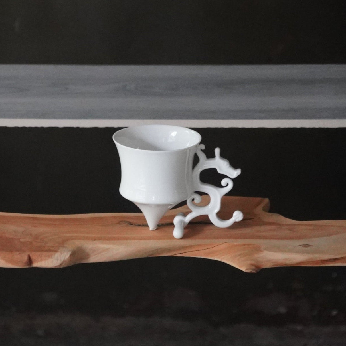 《龍尊》杯,可用於茶或咖啡。俠軍設計的現代白瓷茶杯,傳達生活美學