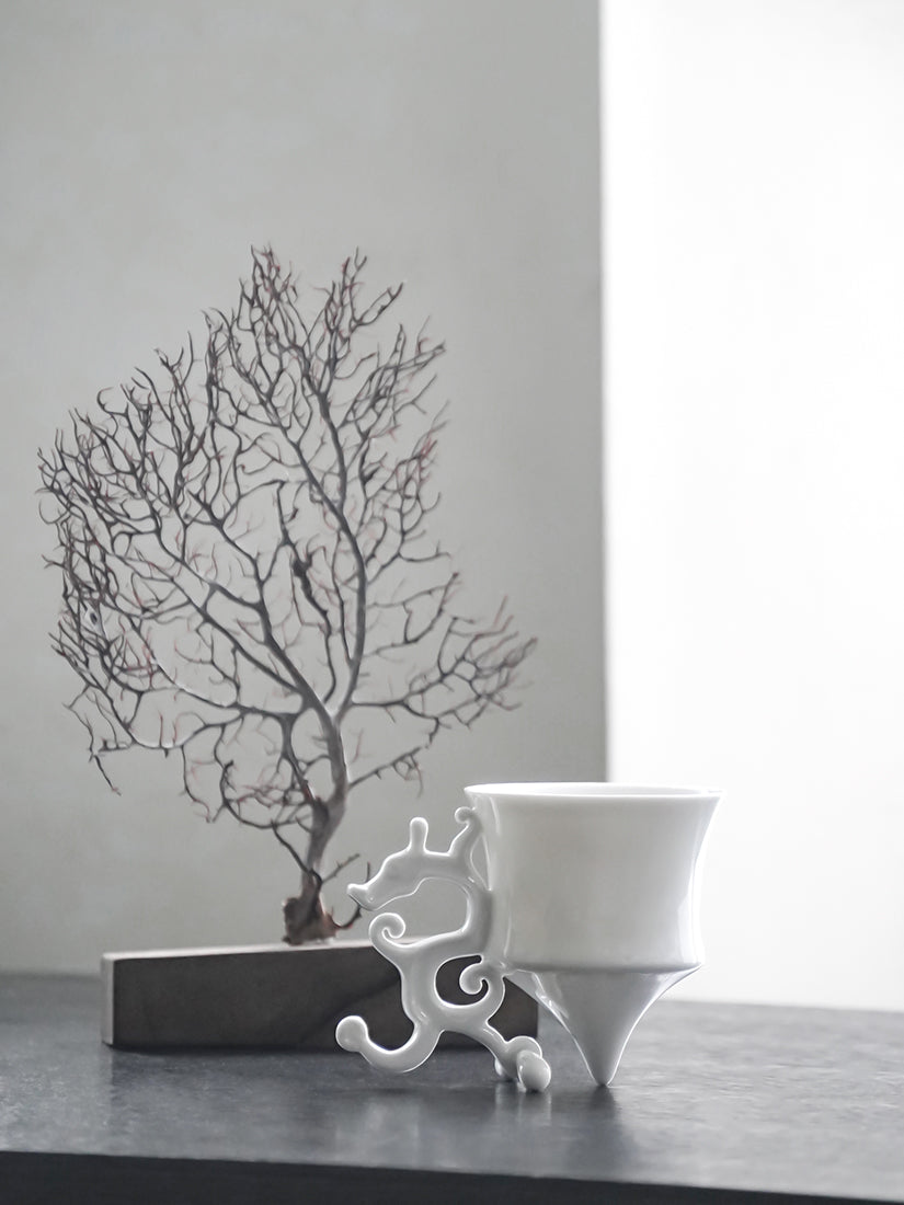 八方新氣《龍尊》杯,東方龍紋設計與尊器造型,適合父親節收藏與高端禮贈