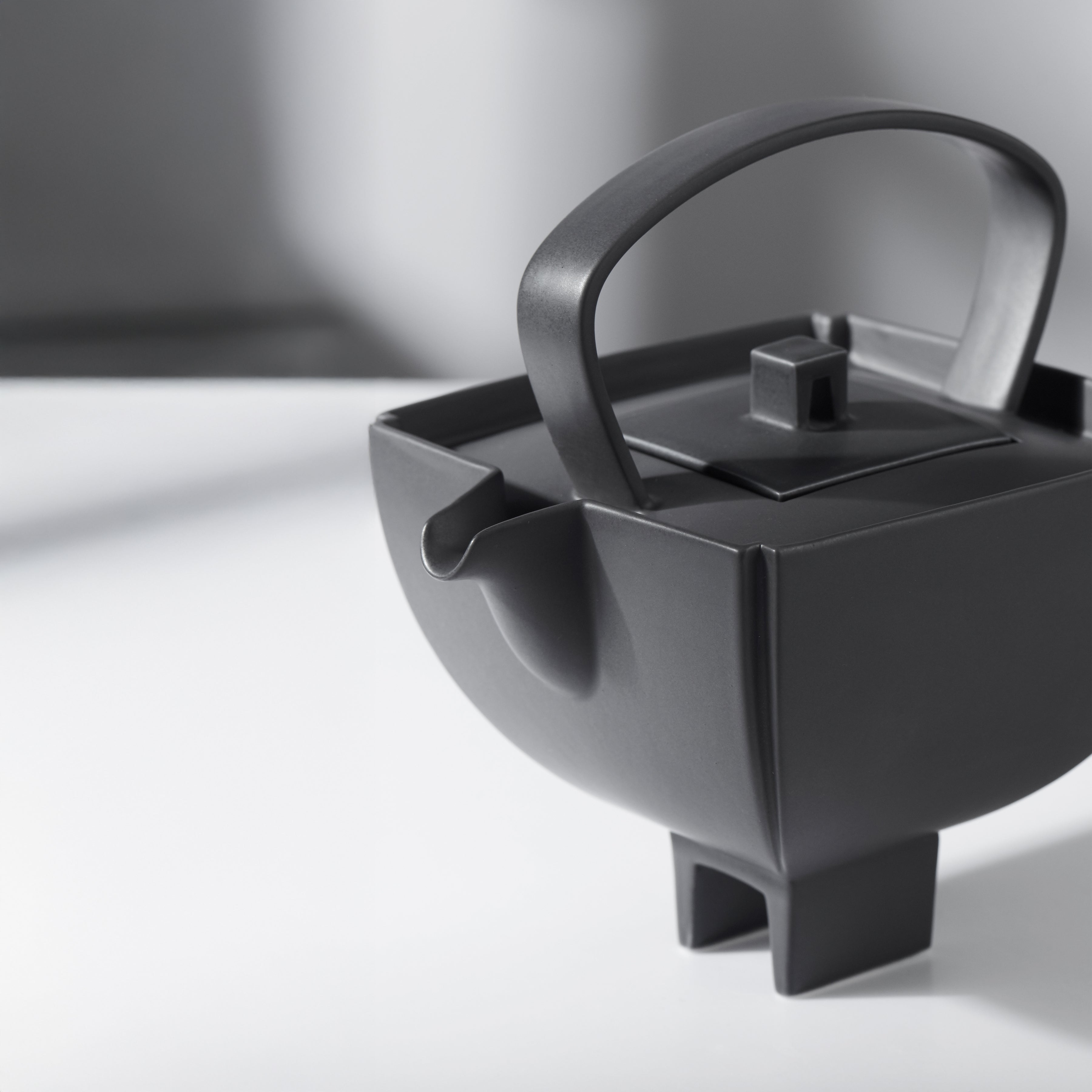 四季黑霧壺頂視角|壺口與折角細節特寫