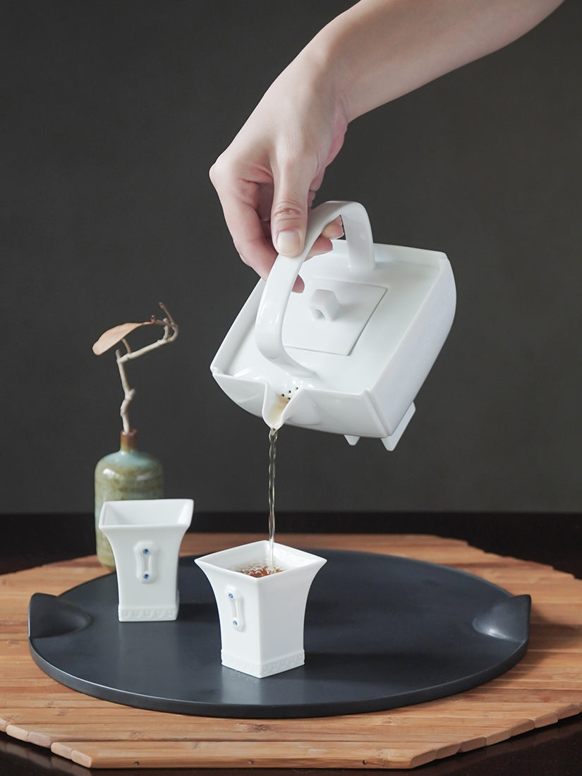 四季壺置於東方茶席場景|山水線系列作品