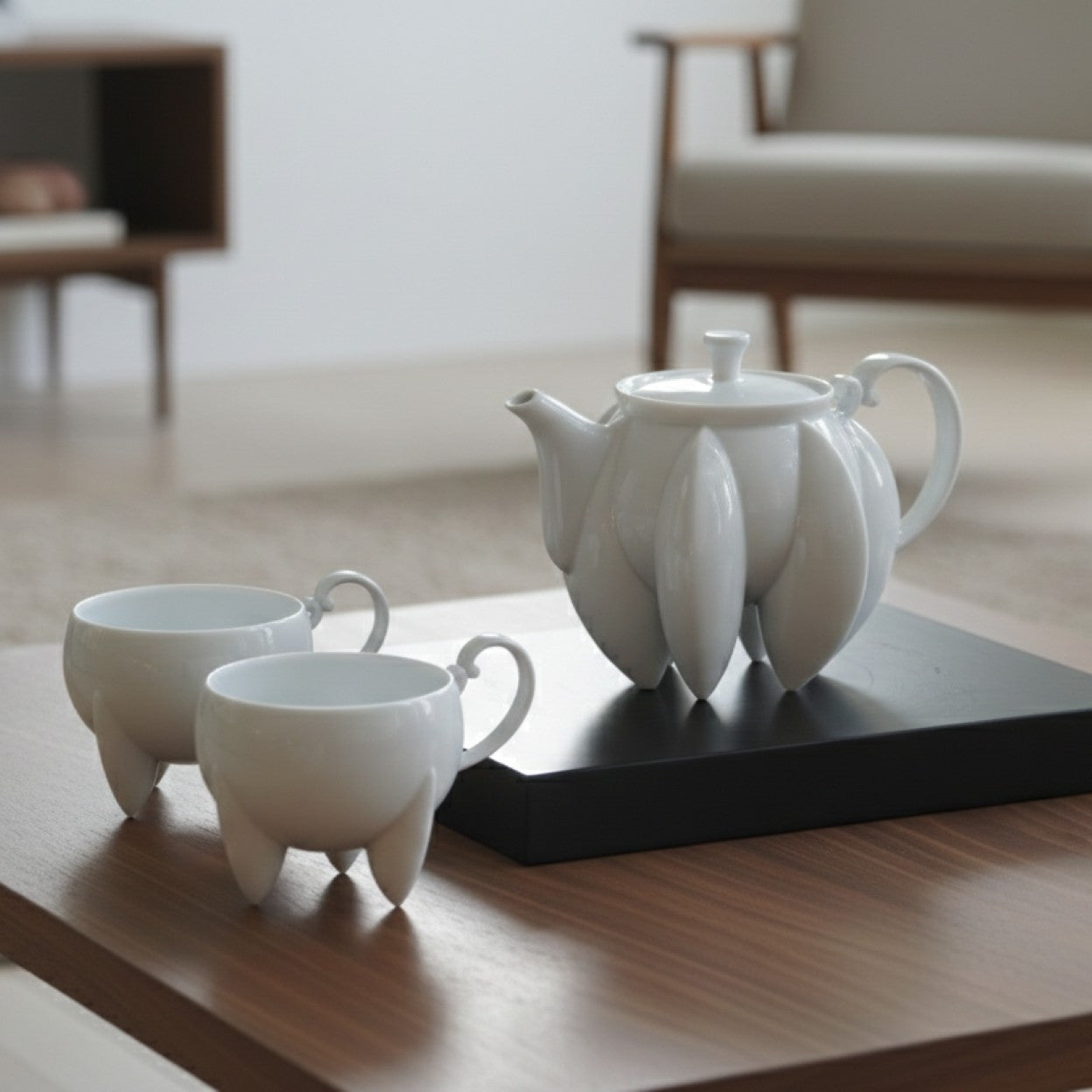 荷花白瓷六足茶壺木質背景・東方哲思高端茶器禮物・八方新氣 NewChi Porcelain