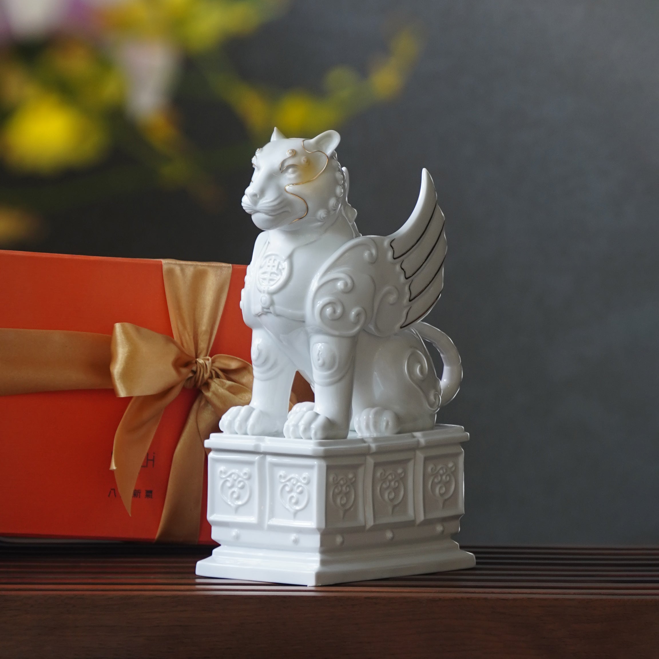 八方新氣 天意必得 生肖虎 瓷偶 陶瓷擺飾 升遷禮物 白瓷 禮物 印章 玉璽 居家生活