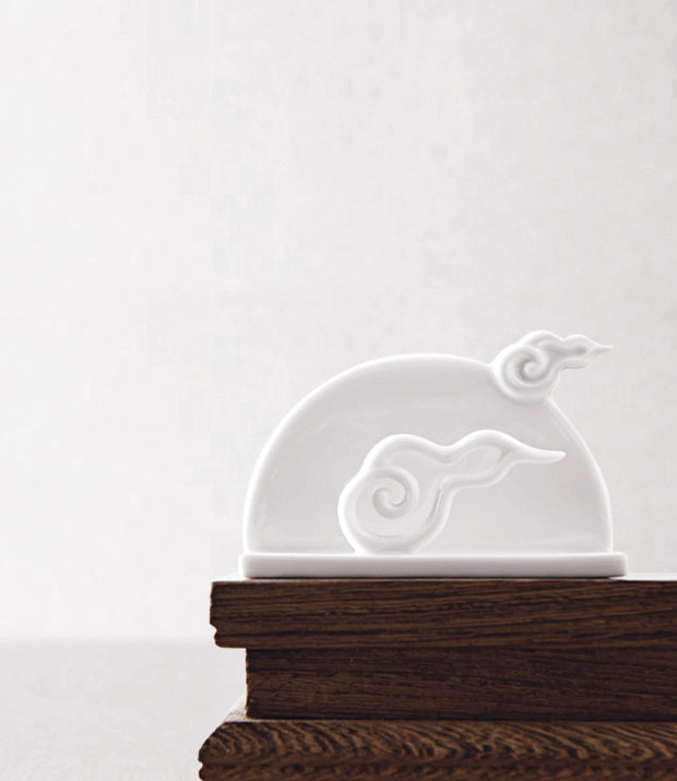 八方新氣藝術瓷器 藝術家王俠軍設計創意白瓷 包含生活器皿、咖啡茶具、瓷偶、佛像 企業禮贈與委託訂製 雲遊名片座