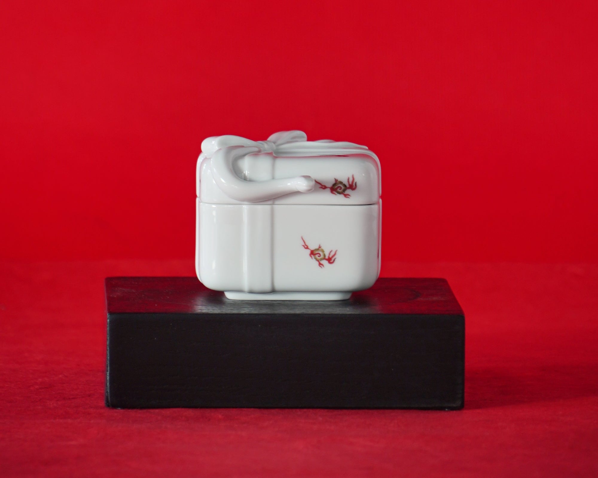 八方新氣 情滿堂 生肖蛇 瓷盒 陶瓷 瓷器 擺飾 送禮 禮物 白瓷