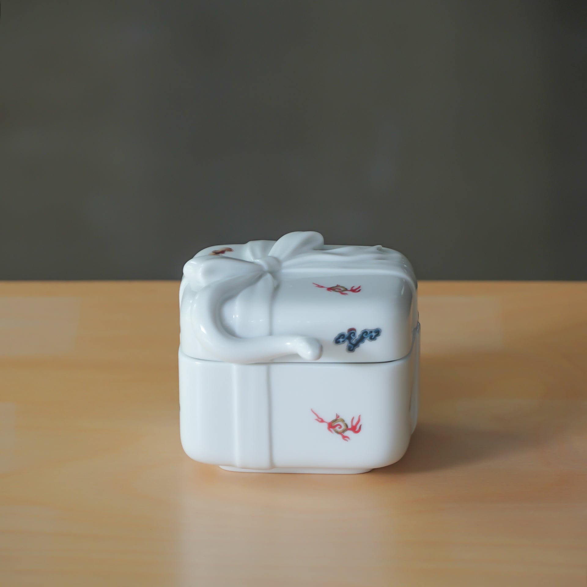 八方新氣 情滿堂 生肖蛇 瓷盒 陶瓷 瓷器 擺飾 送禮 禮物 白瓷