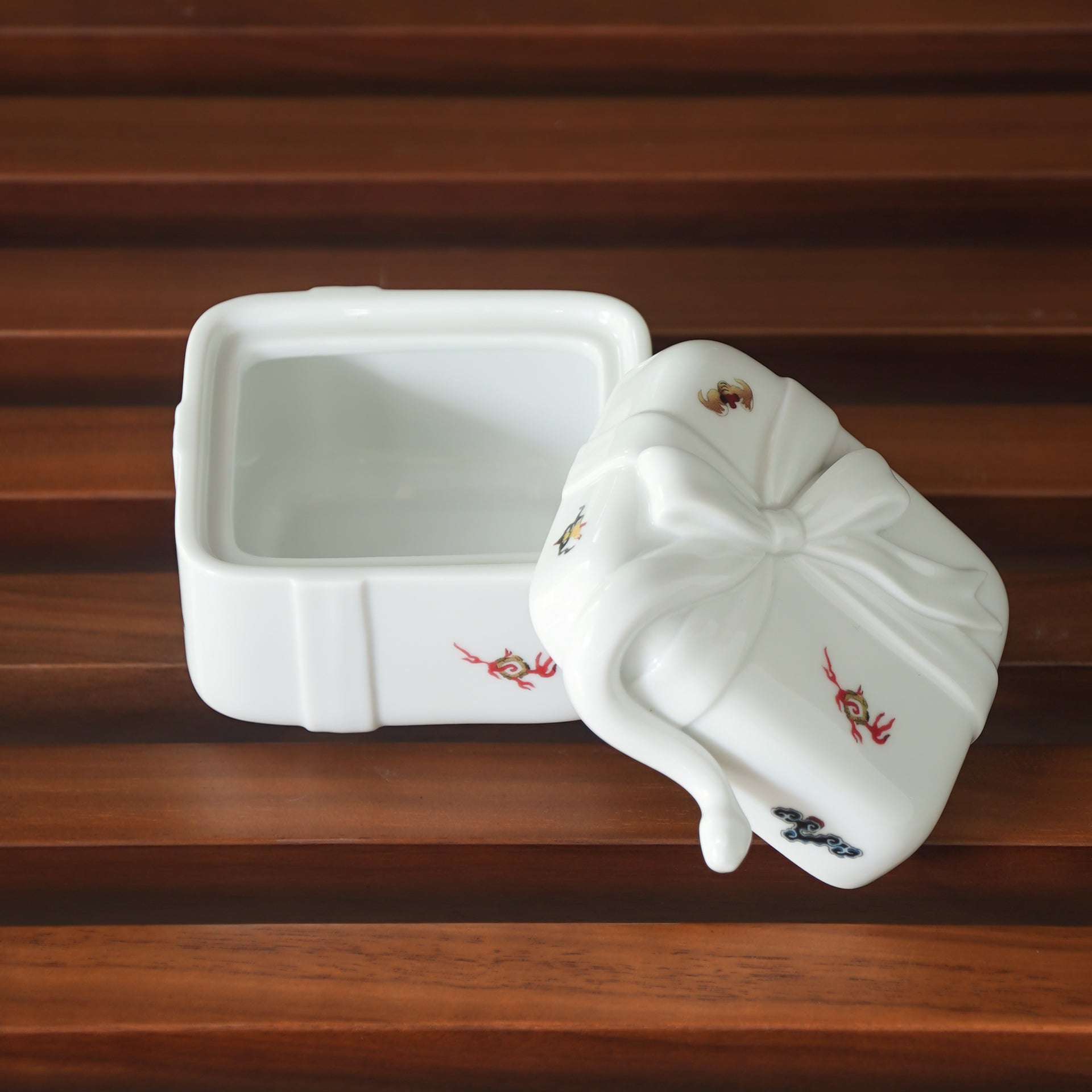 八方新氣 情滿堂 生肖 蛇 瓷盒 擺飾 送禮 盒 蓋 白瓷 珠寶盒 收納盒