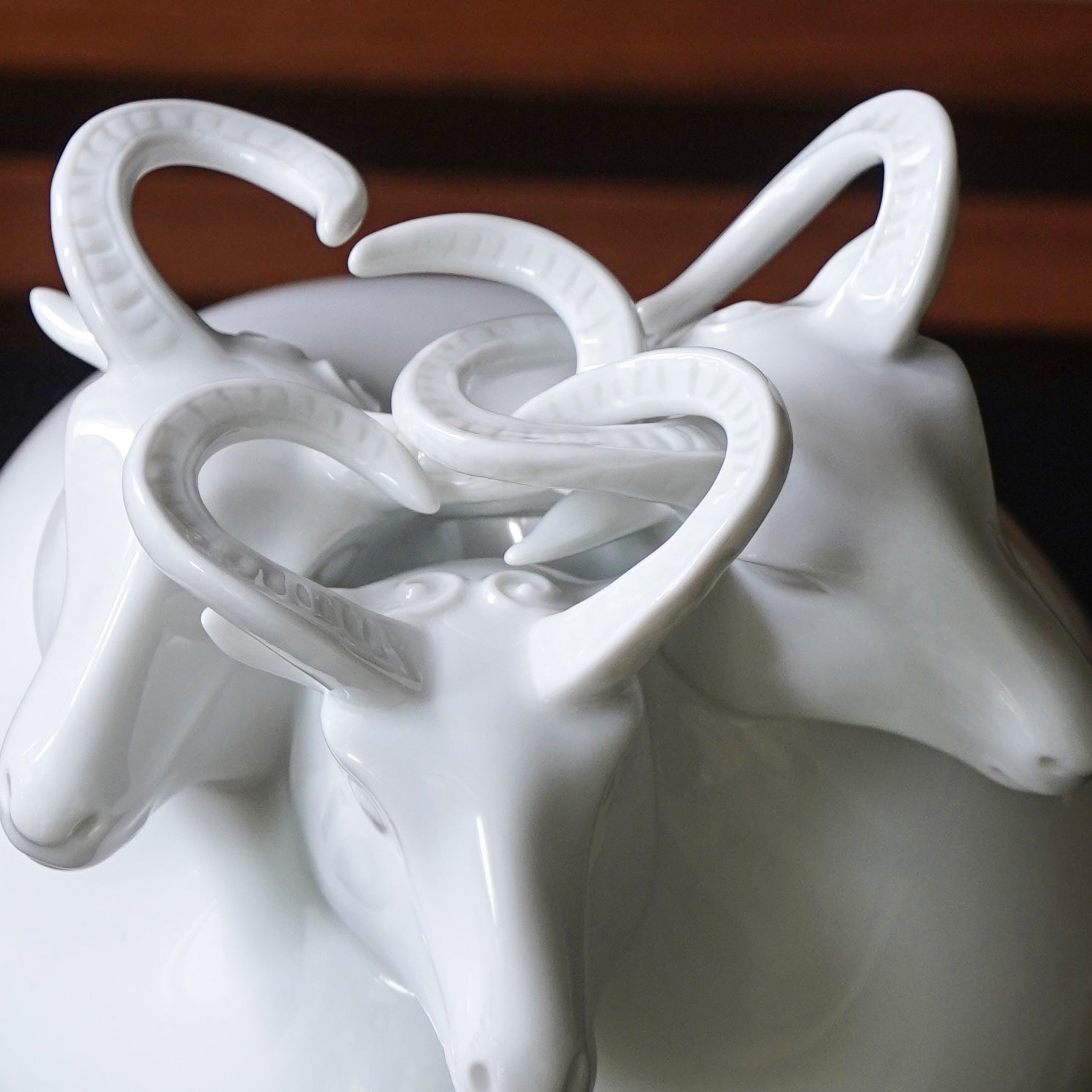 家居生活 八方新氣 生肖羊 三羊開泰 瓷偶 瓷器 擺飾 白瓷 禮物 印璽 印章