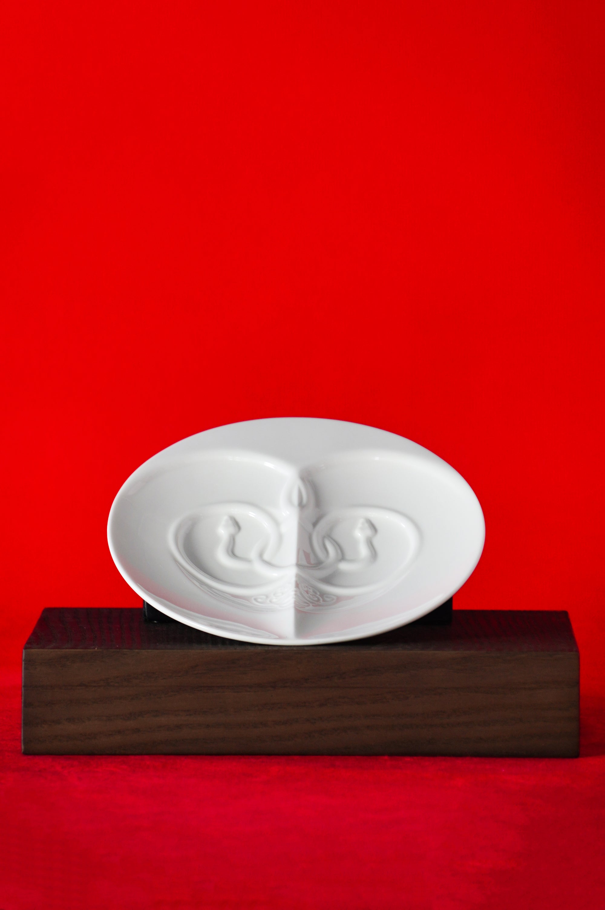 八方新氣 瓷盤 生肖 蛇 陶瓷 白色 楕圓