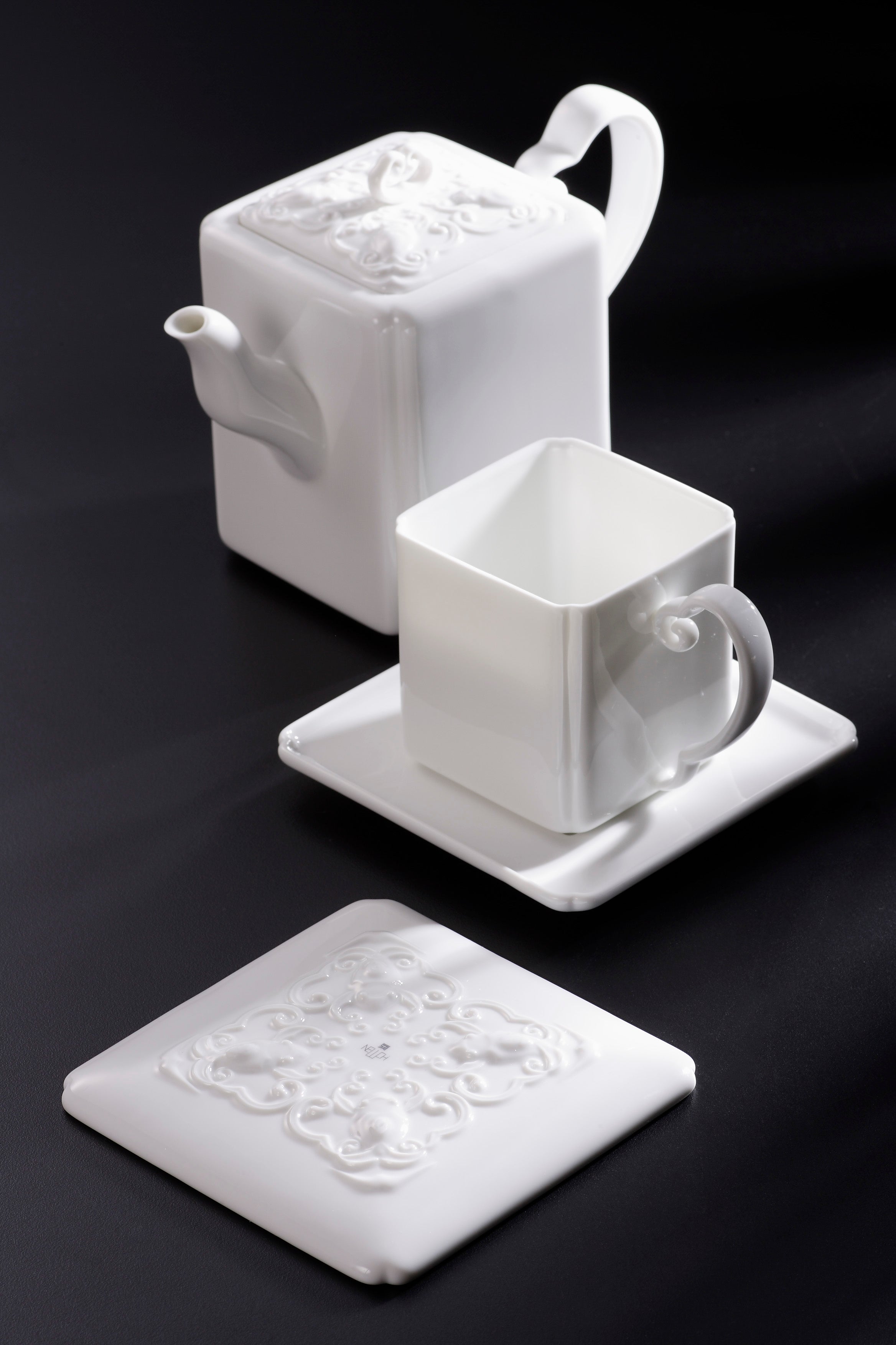 八方新氣 鴻福 造形壺 茶壺 瓷器 白瓷 禮物 瓷壺 茶具 咖啡杯 茶杯 蝙蝠 居家生活