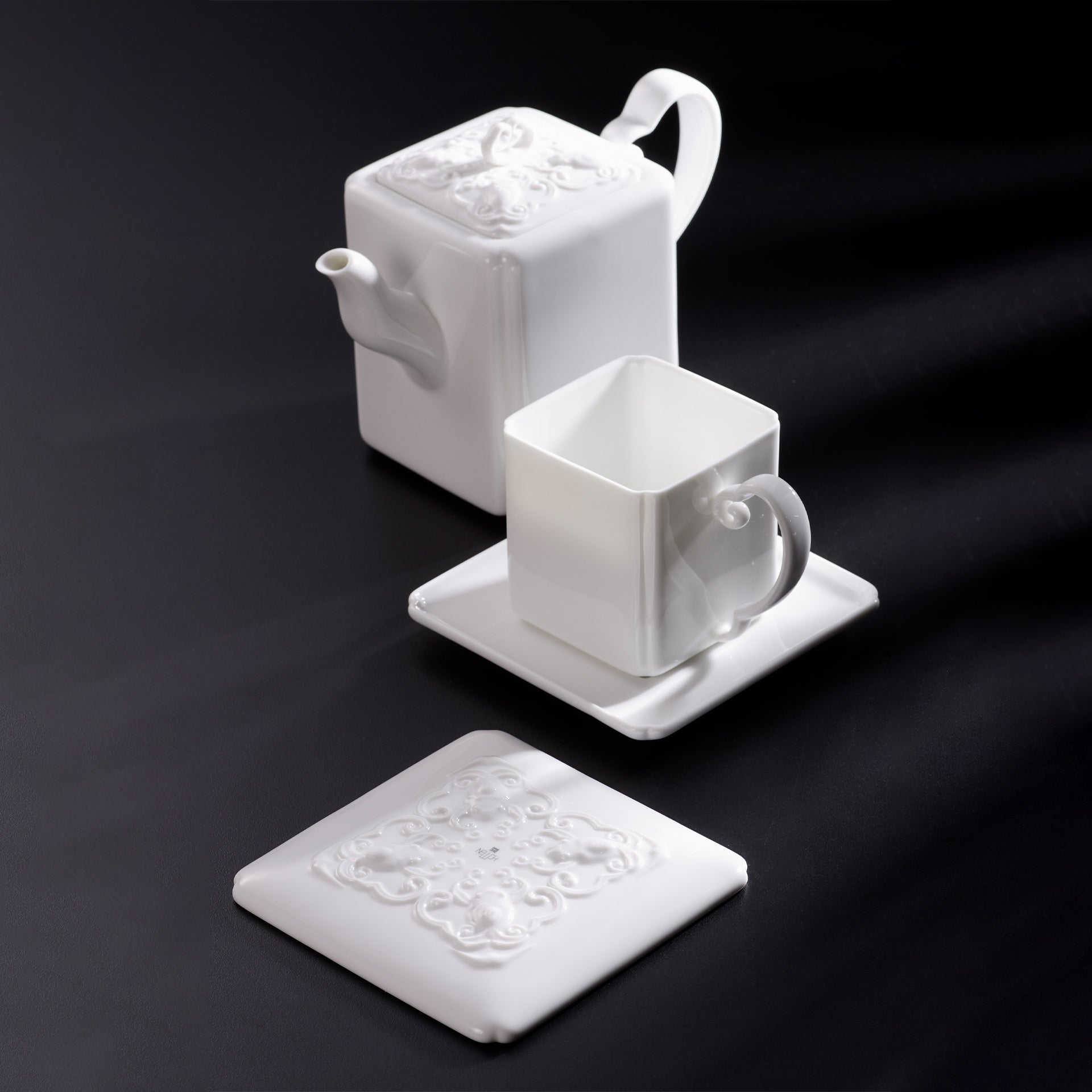 八方新氣 鴻福 造形壺 茶壺 瓷器 白瓷 禮物 瓷壺 茶具 咖啡杯 茶杯 蝙蝠 居家生活