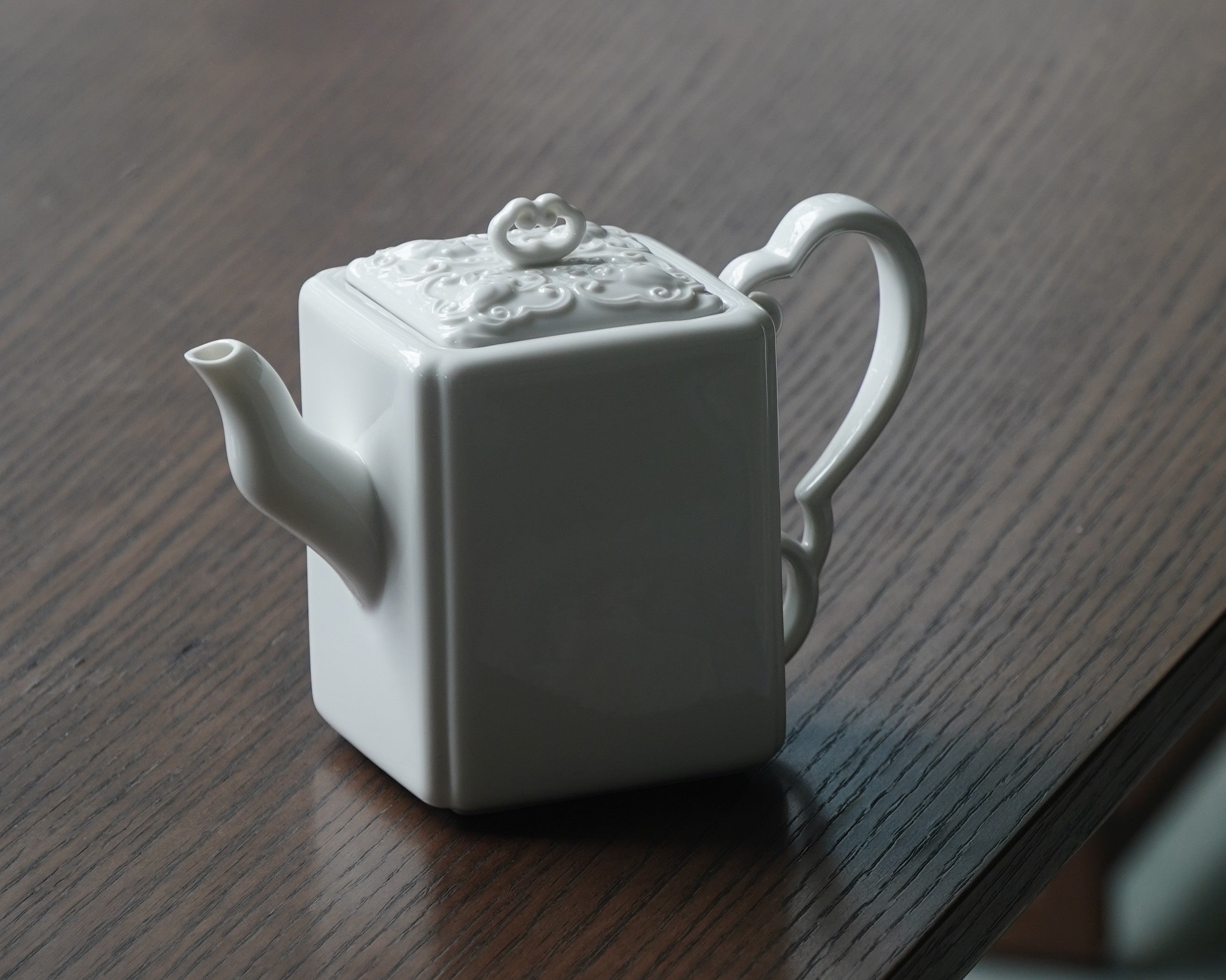 八方新氣 鴻福 造形壺 茶壺 瓷器 白瓷 禮物 瓷壺 茶具 咖啡杯 茶杯 蝙蝠 居家生活