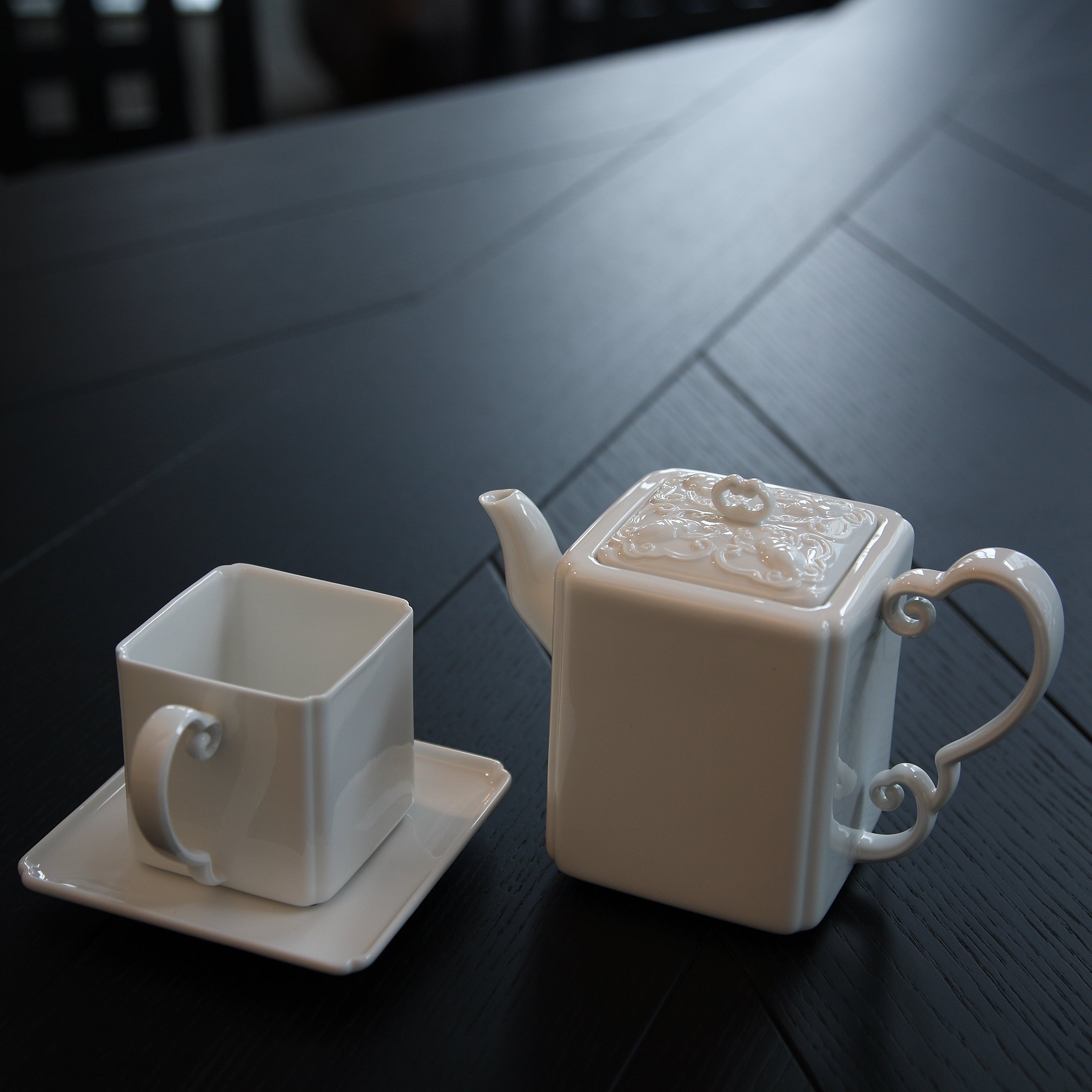 八方新氣 鴻福 造形壺 茶壺 瓷器 白瓷 禮物 瓷壺 茶具 咖啡杯 茶杯 蝙蝠 居家生活