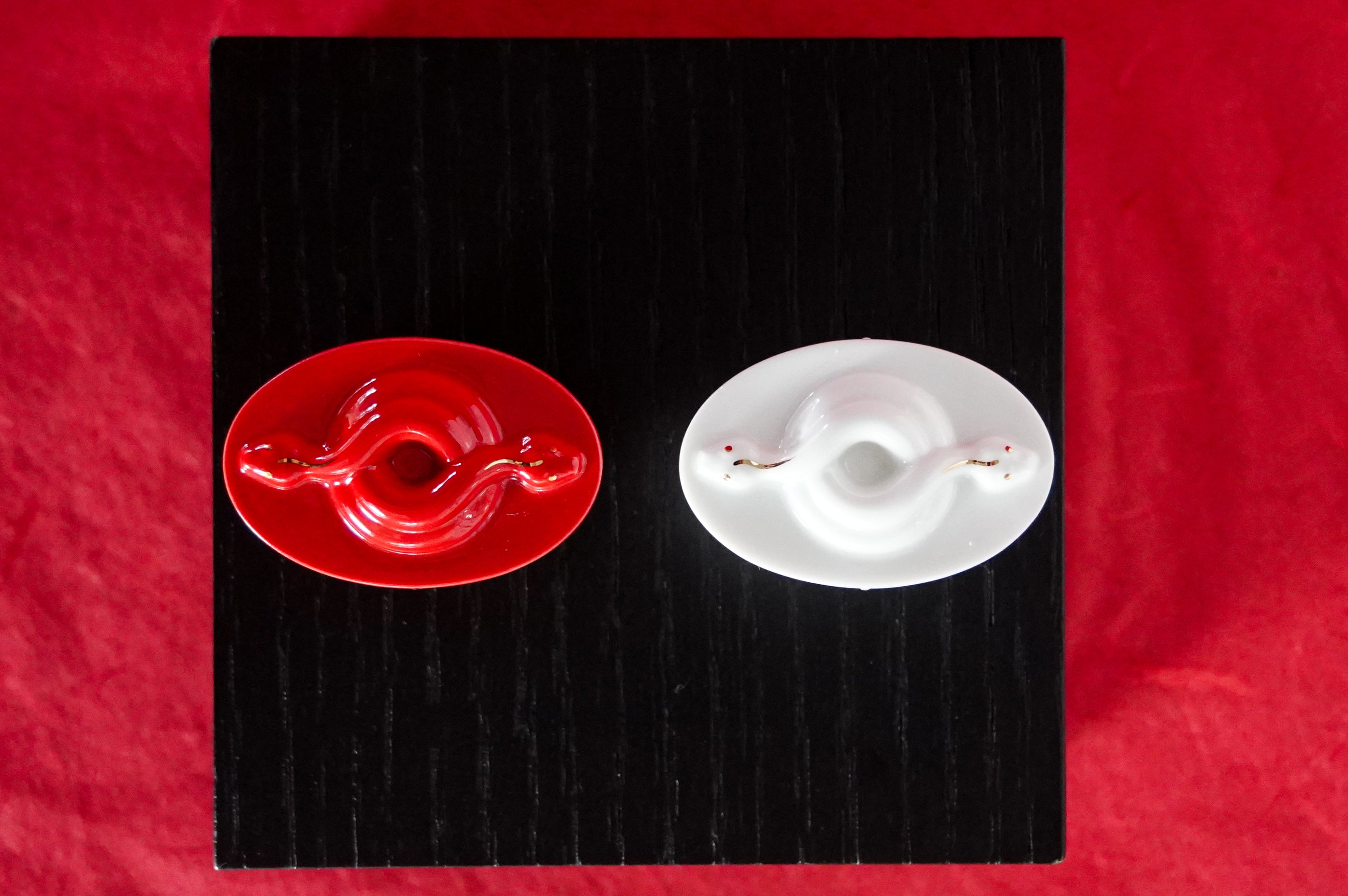 八方新氣 富貴寶 王俠軍 玉璽 瓷器 白瓷 紅 蛇 印章 白 元寶