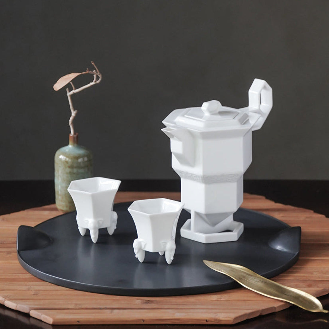 冬昇長春茶壺與茶杯套組情境照|冷靜理性線條設計