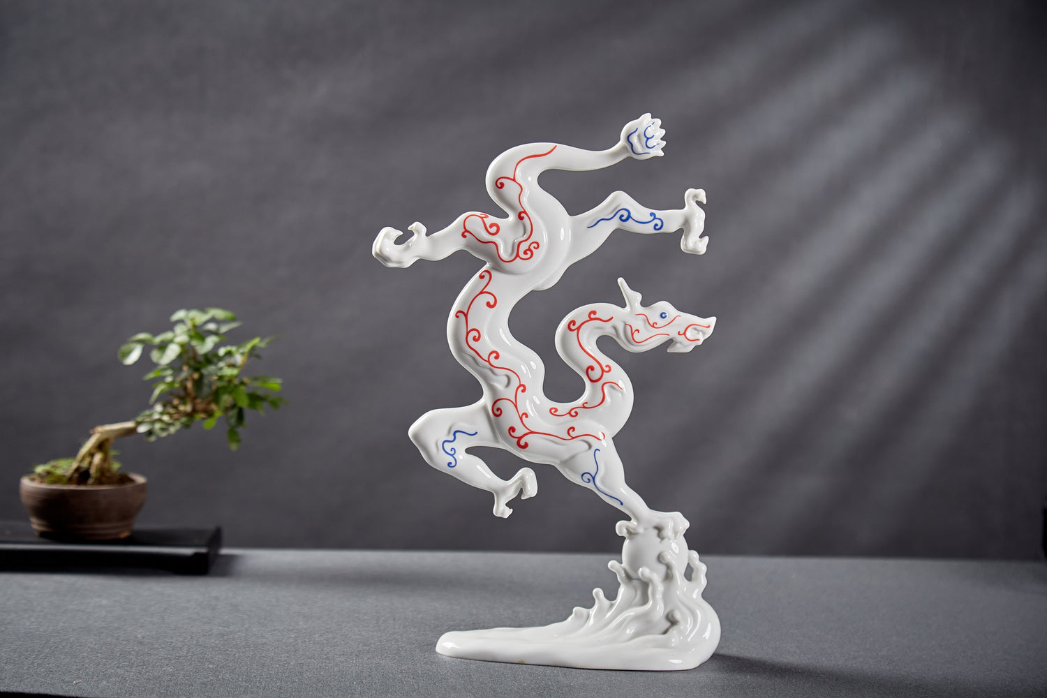 八方新氣 龍 瓷偶 勝券在握 瓷器 擺飾 印璽 印章 白瓷 禮物 彩繪