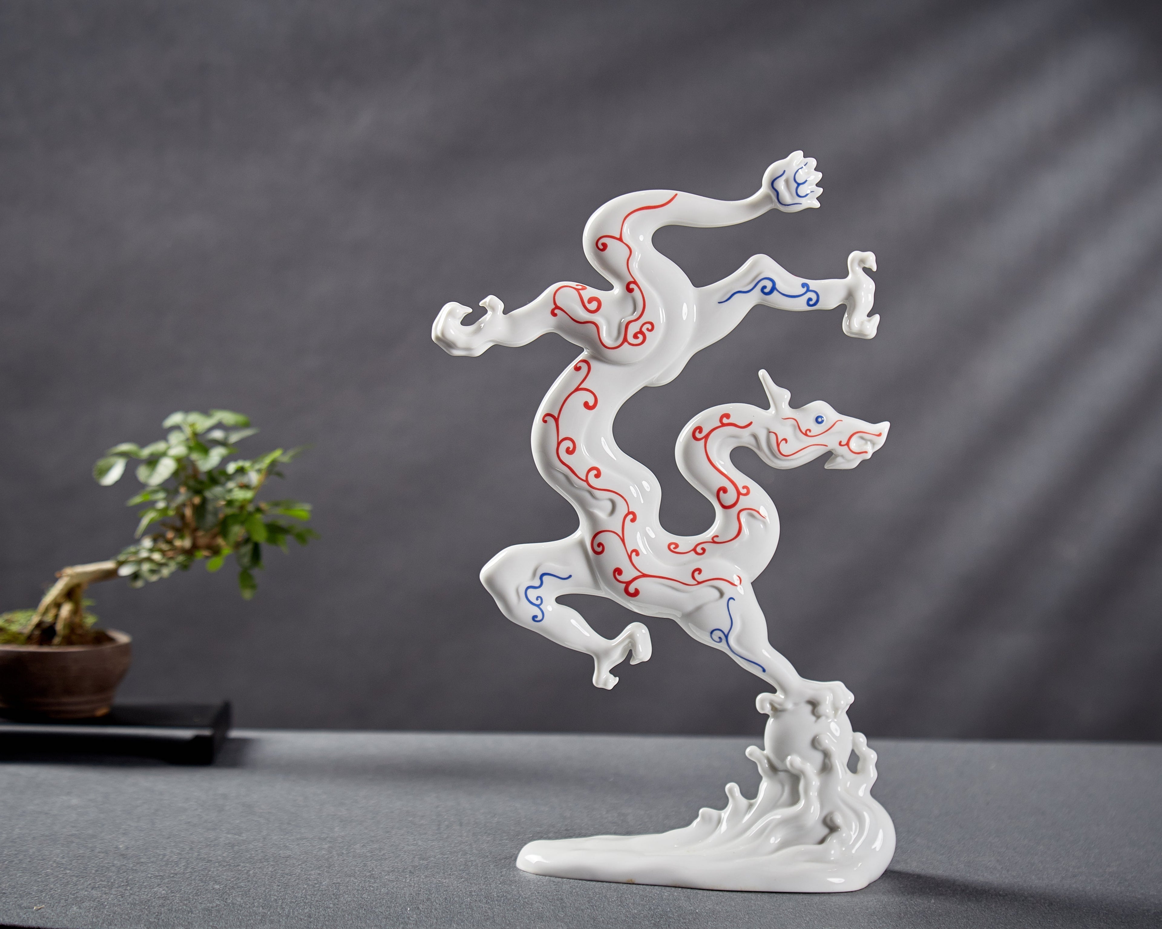 八方新氣 龍 瓷偶 勝券在握 瓷器 擺飾 印璽 印章 白瓷 禮物 彩繪