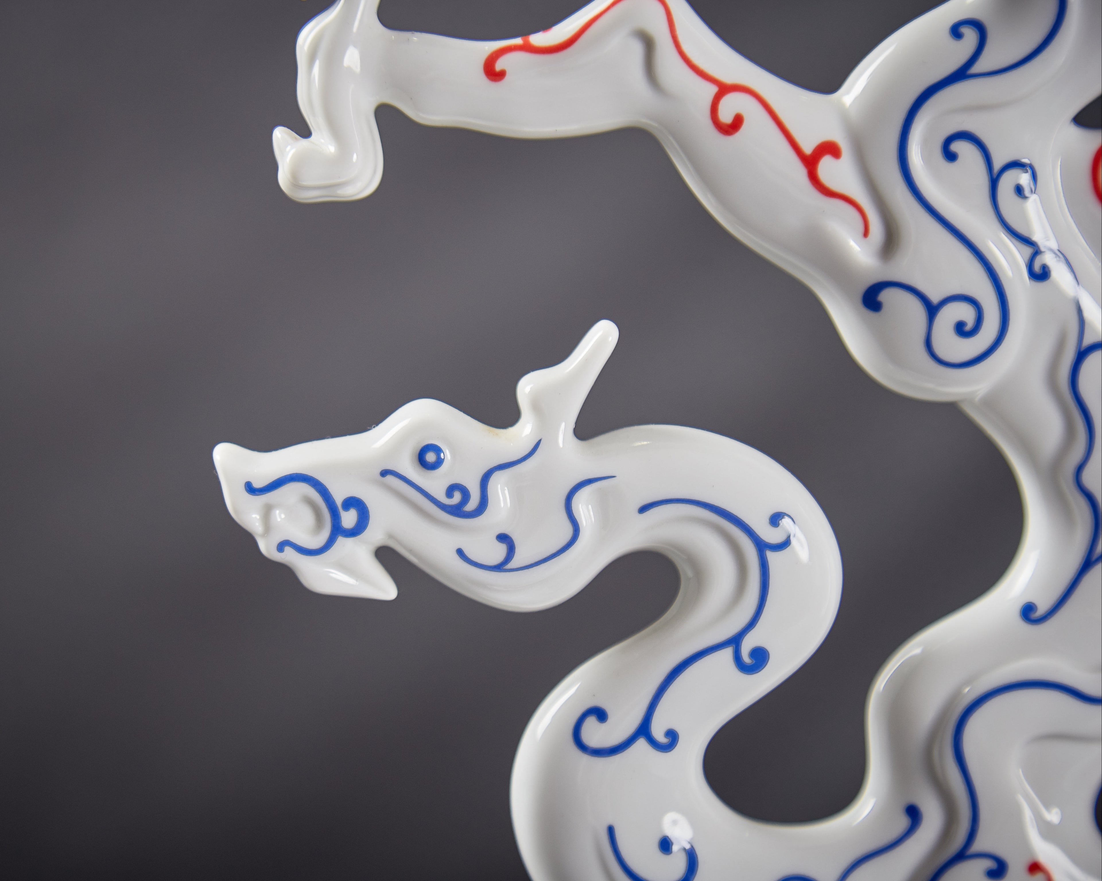 八方新氣 龍 瓷偶 勝券在握 瓷器 擺飾 印璽 印章 白瓷 禮物 彩繪