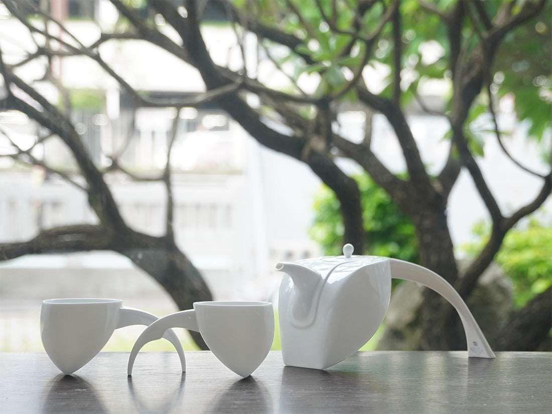 八方新氣王俠軍設計瓷器 白瓷咖啡茶壺杯組 以台灣藍鵲為靈感 夏越眺香 居家生活