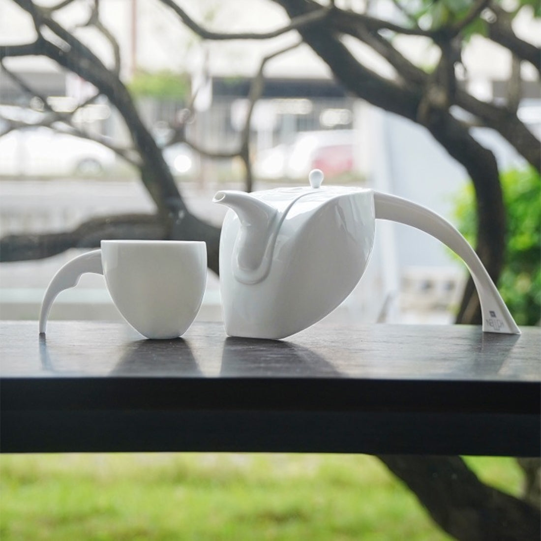 八方新氣王俠軍設計瓷器 白瓷咖啡茶壺杯組 以台灣藍鵲為靈感 夏越眺香 居家生活