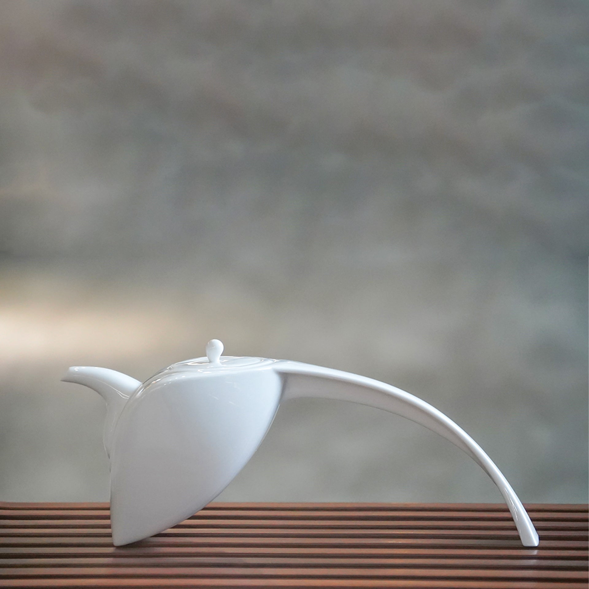 八方新氣王俠軍設計瓷器 白瓷咖啡茶壺杯組 以台灣藍鵲為靈感 夏越眺香