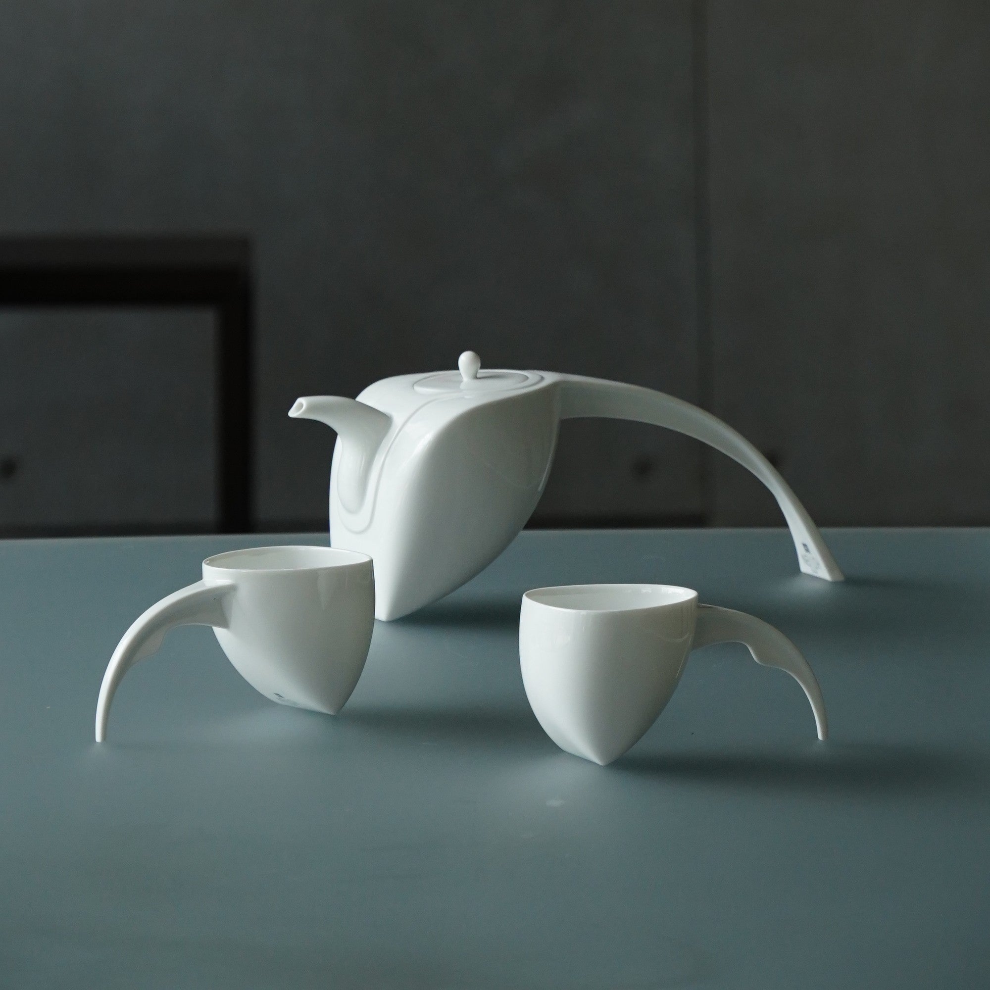 八方新氣王俠軍設計瓷器 白瓷咖啡茶壺杯組 以台灣藍鵲為靈感 夏越眺香 居家生活