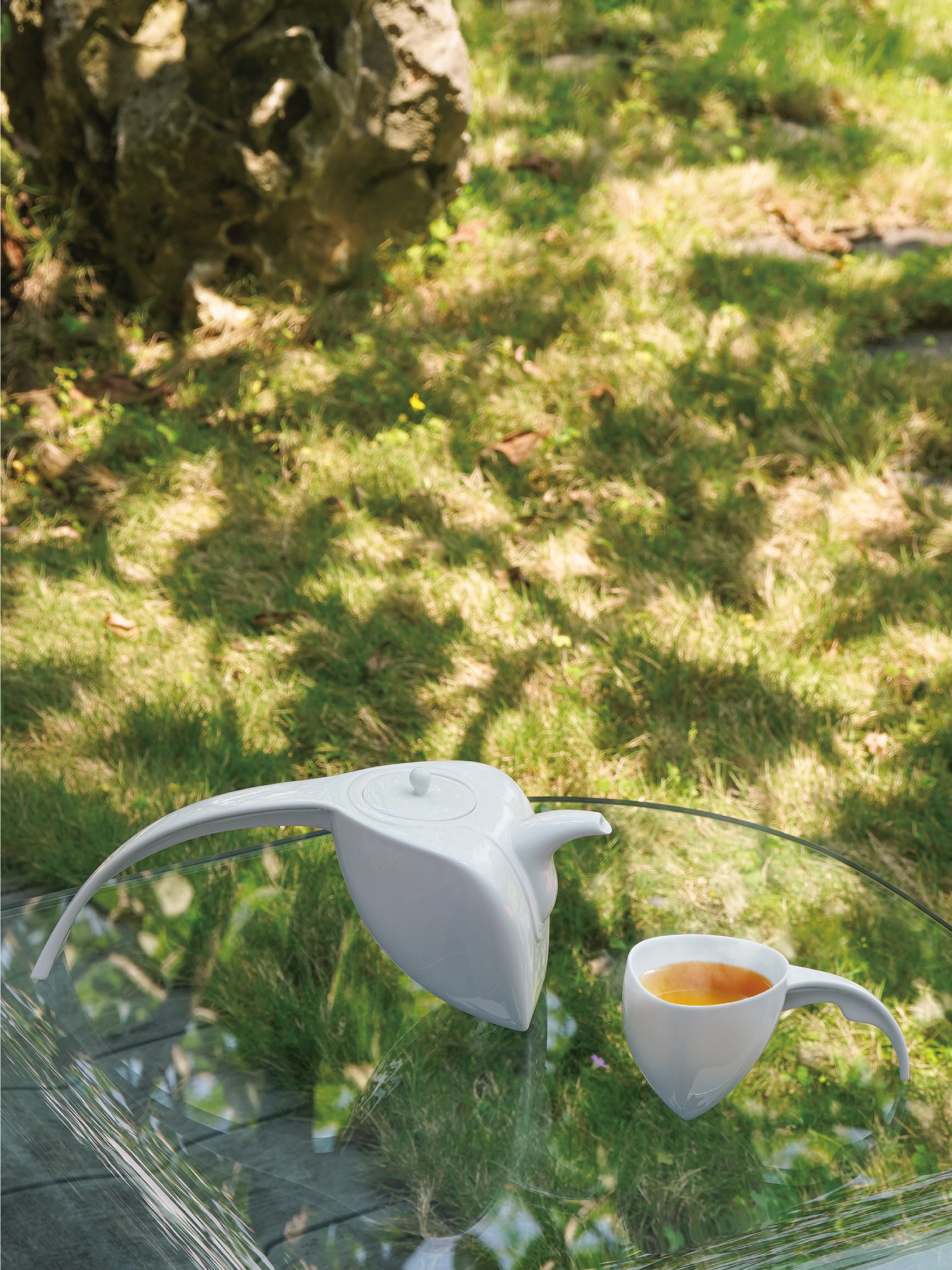 八方新氣王俠軍設計瓷器 白瓷咖啡茶壺杯組 以台灣藍鵲為靈感 夏越眺香 居家生活