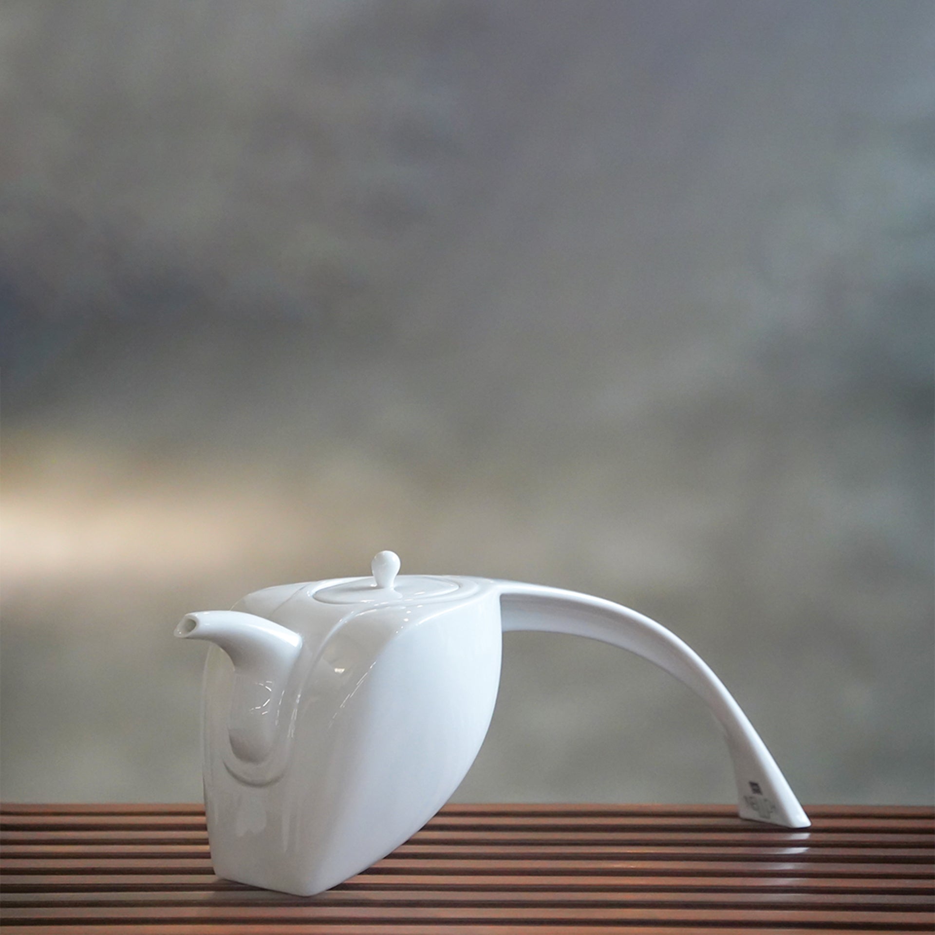 八方新氣 王俠軍 夏越眺香 瓷器 白瓷咖啡茶壺杯組 以台灣藍鵲為靈感