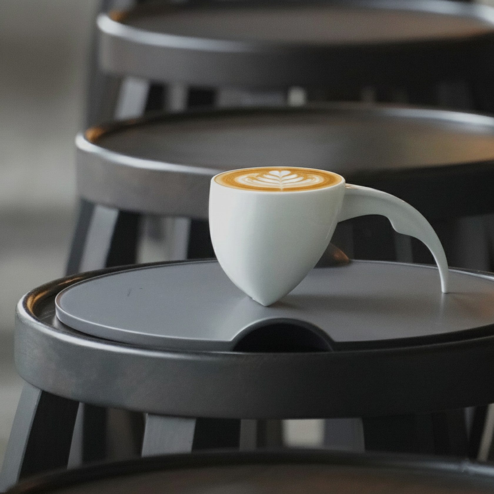 八方新氣王俠軍設計瓷器 白瓷咖啡茶壺杯組 以台灣藍鵲為靈感 夏越眺香