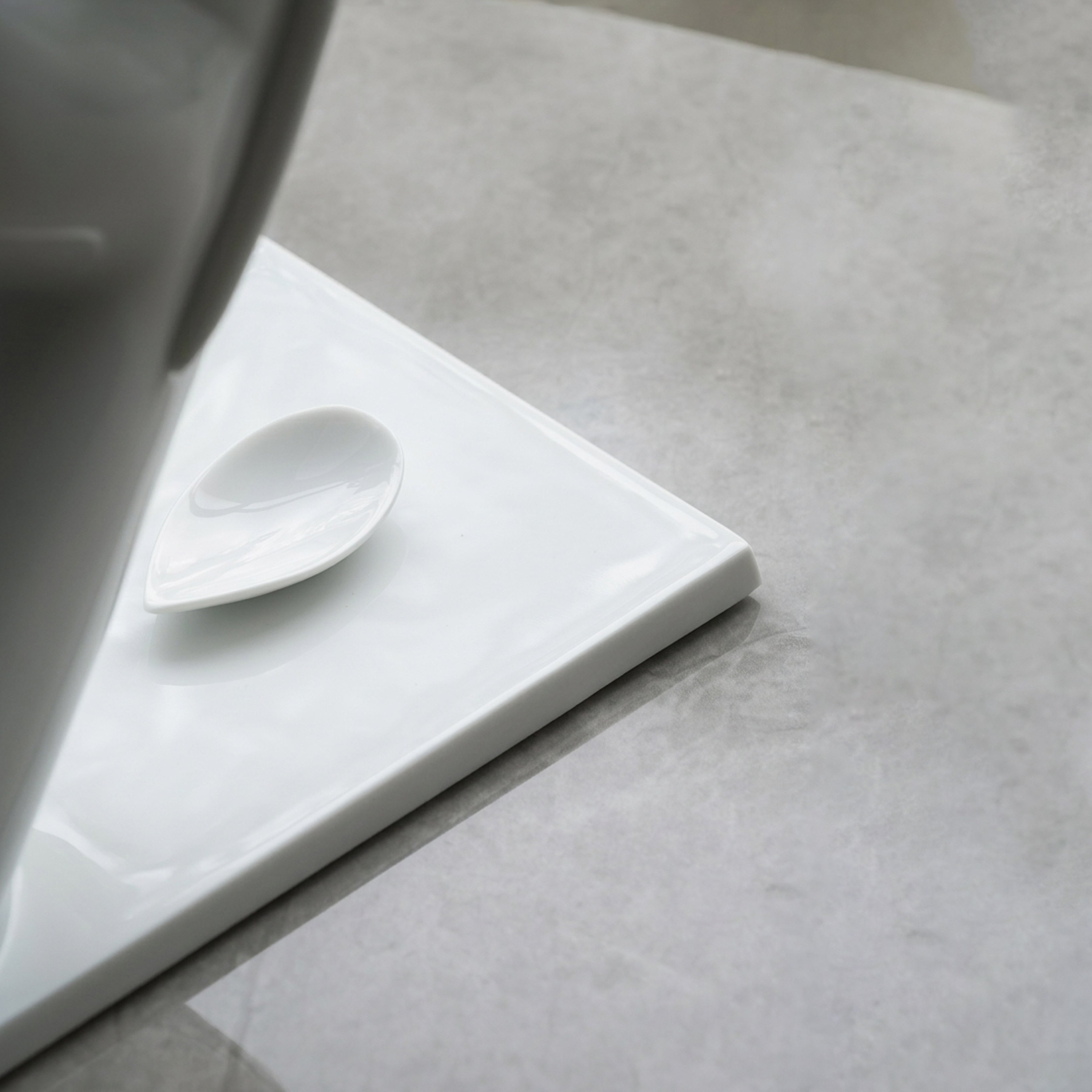 大慈飄香 白瓷花器 佛手拈蓮 禪意擺飾 八方新氣 NewChi Porcelai 局部 限量