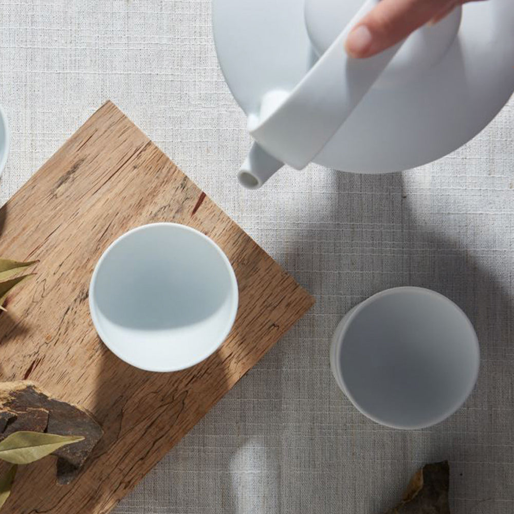 日出望月白霧茶壺特寫|霧面白瓷與極簡圓融線條