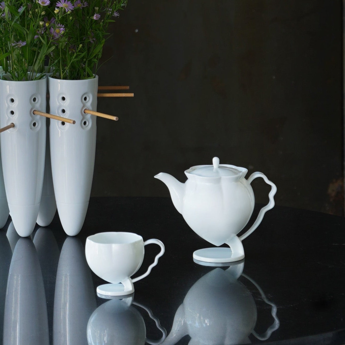 花神白瓷茶壺室內自然光・春日茶席擺設・八方新氣 NewChi Porcelain