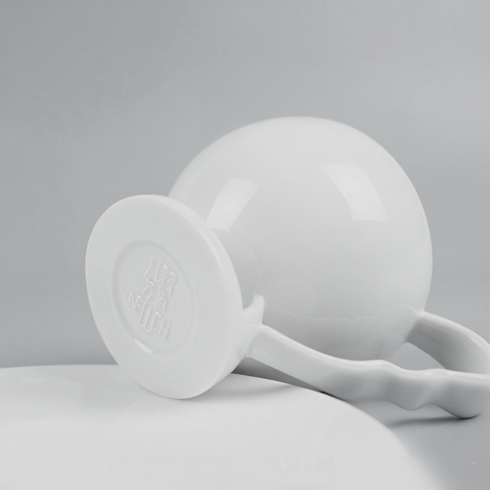 花神白瓷茶杯底座・八方新氣 NewChi Porcelain